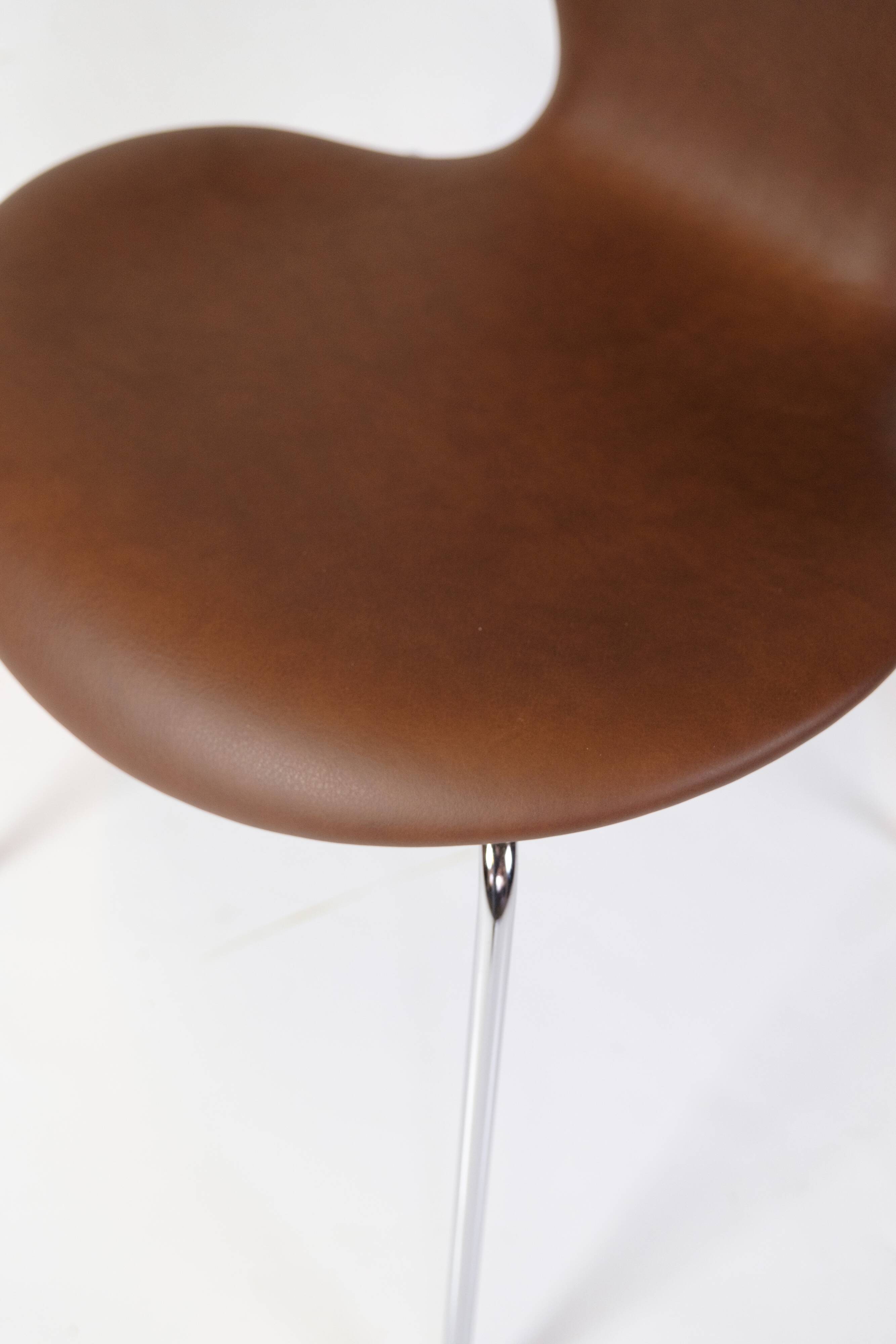 Series Seven Chair Model 3107 In Walnut Elegance Leather By Arne Jacobsen
