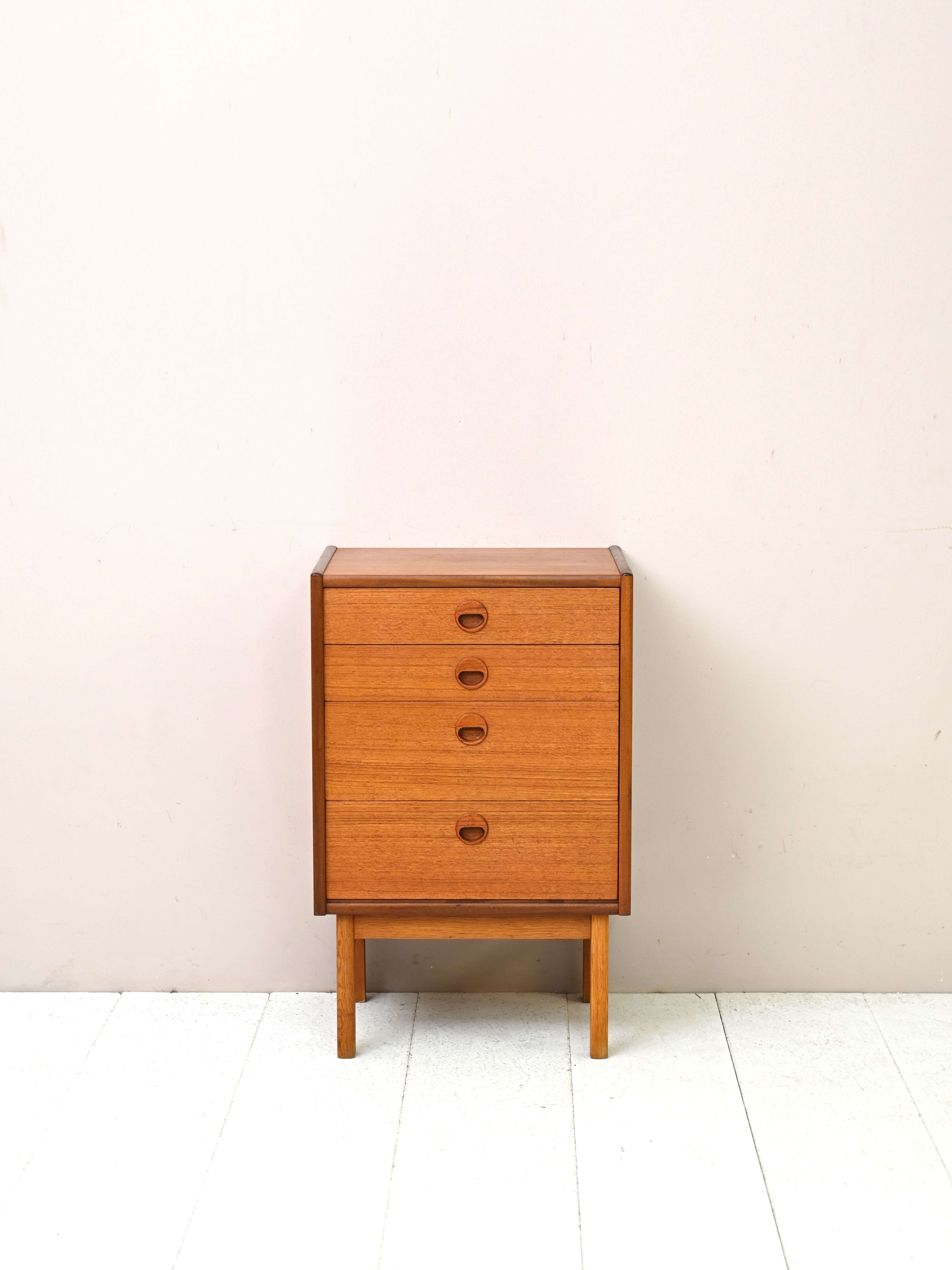Vintage chest of drawers / Scandinavian nightstand