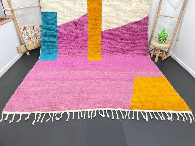 Traditional hand-woven Beni Ouraine rug, size 150 x 250 cm