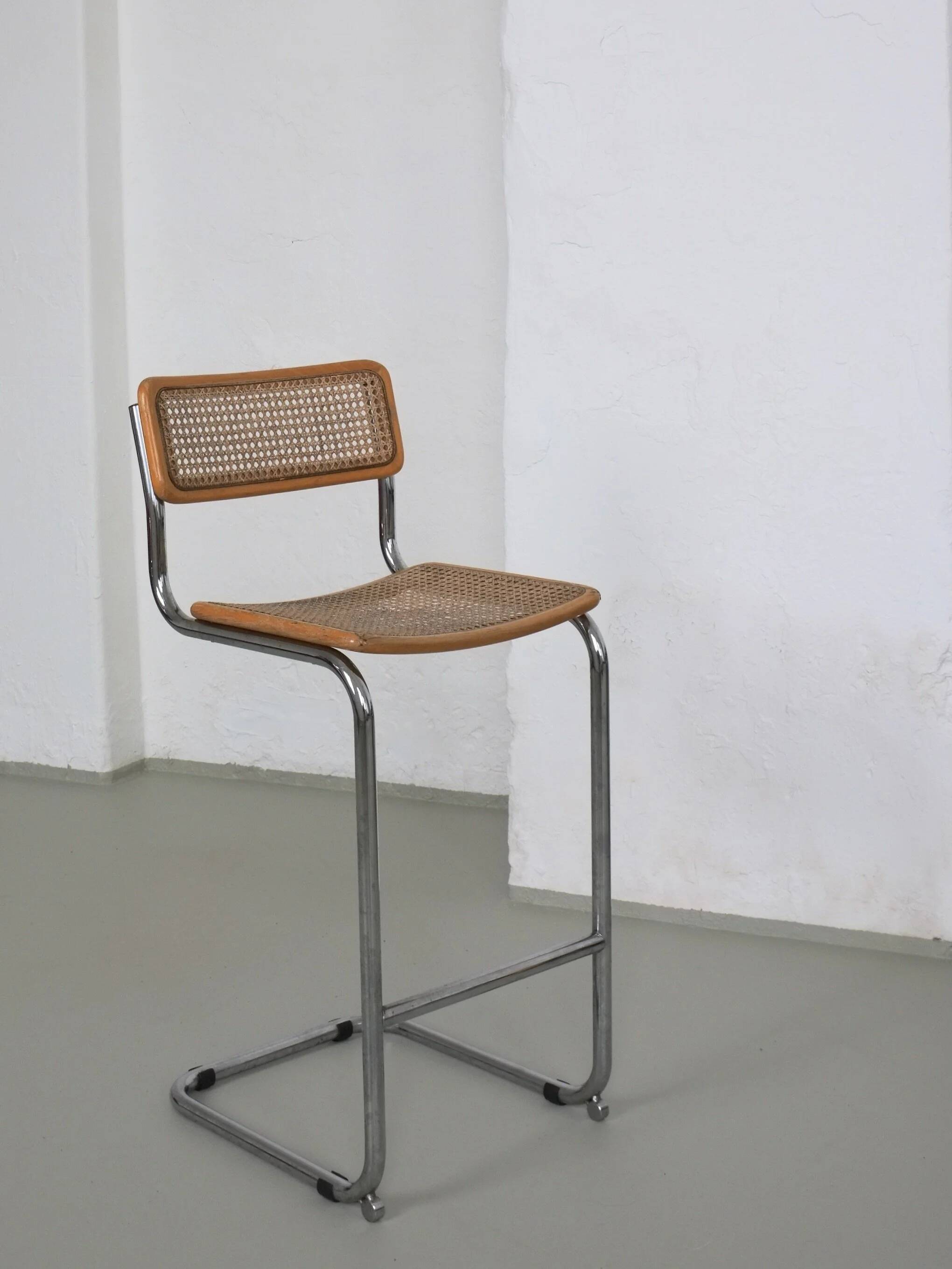 Tabouret de bar à assise tubulaire en rotin, style Marcel Breuer | Italie | Années 1970