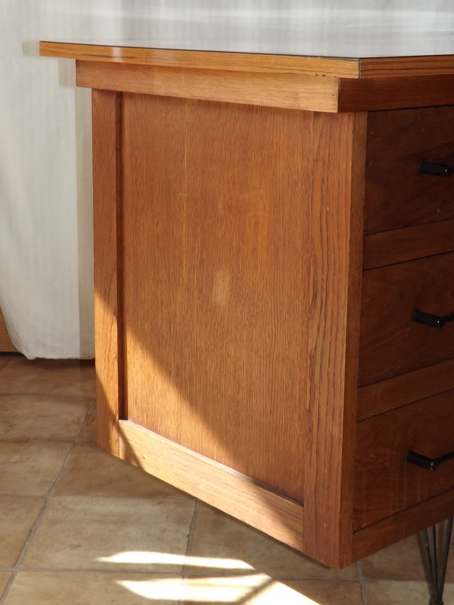 Bureau vintage en chêne sur pieds épingle 1950
