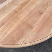 Table à manger ronde pied central extensible décapée en noyer massif 2 rall