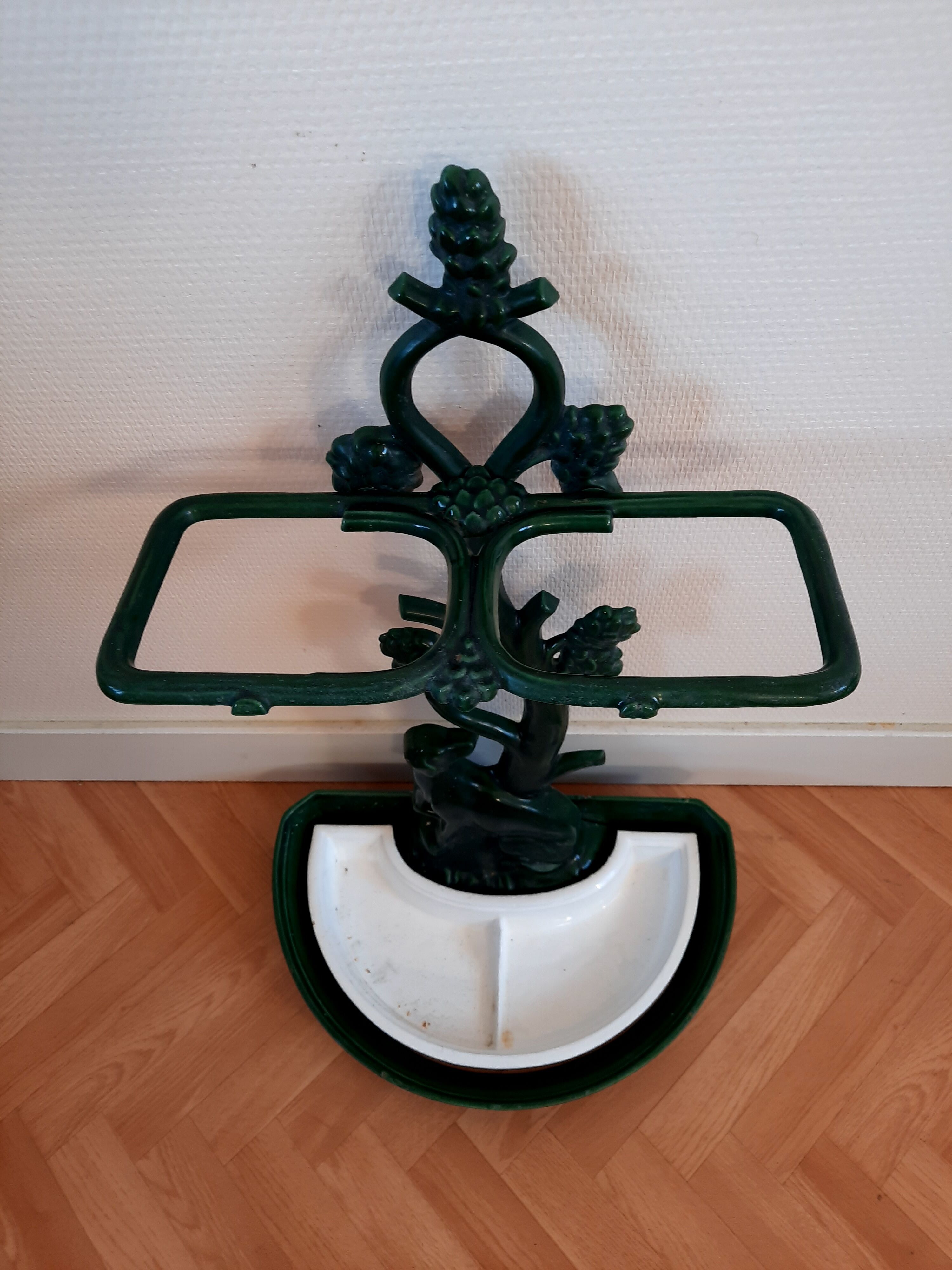 Enamelled cast iron umbrella door 30s