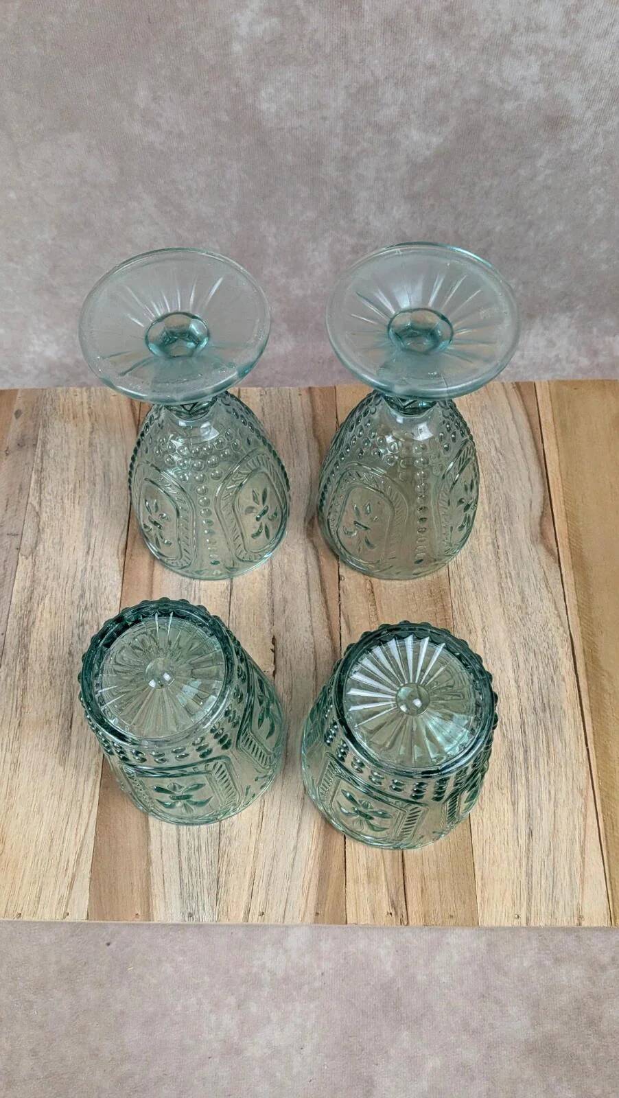 Set of 4 moulded glass glasses – vintage style