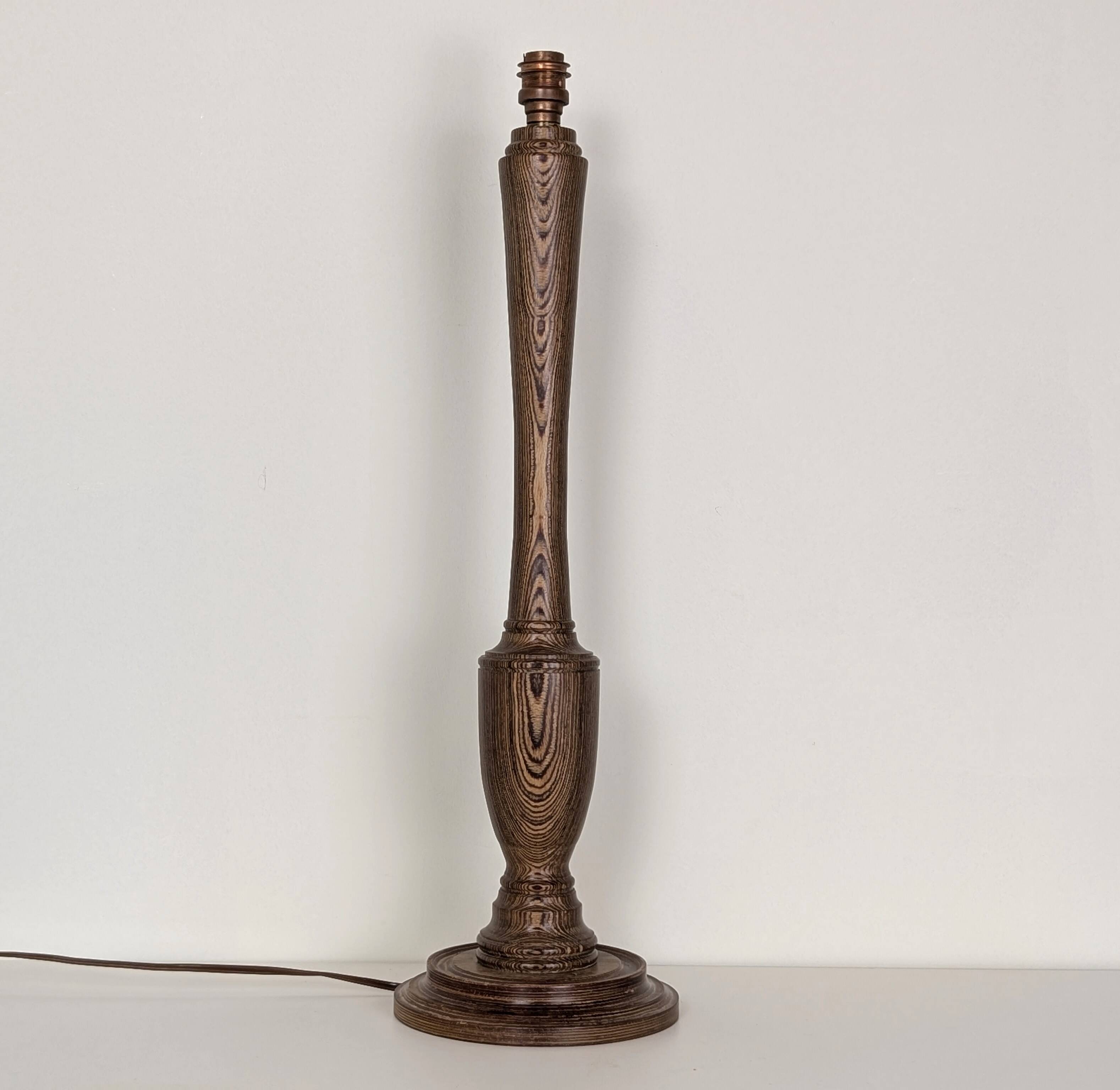Lampe en bois tourné