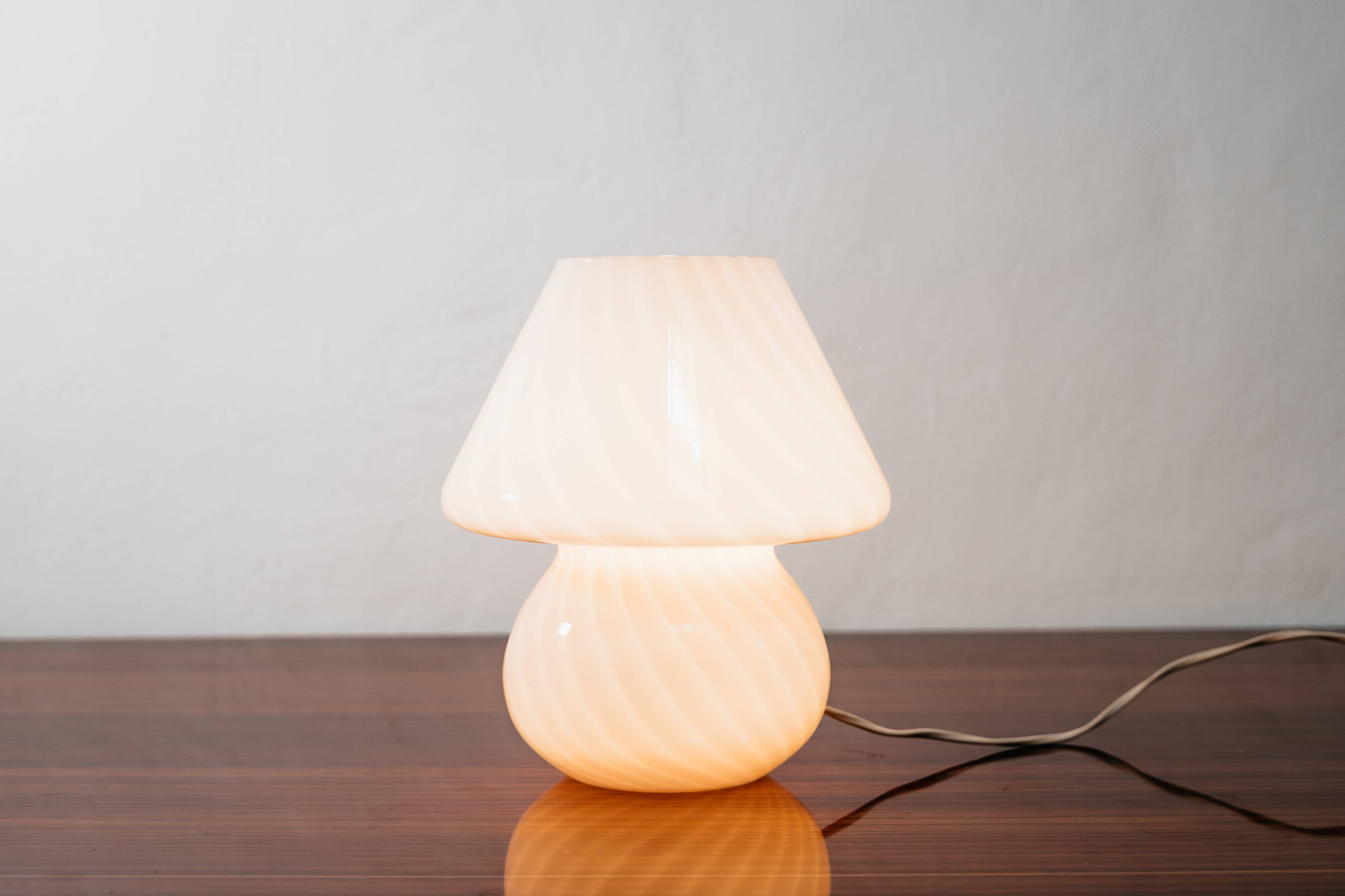 Coppia de lampes de table Murano champignon rose design des années 1970