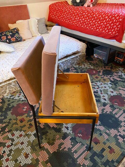 Armchair 60 feet compass