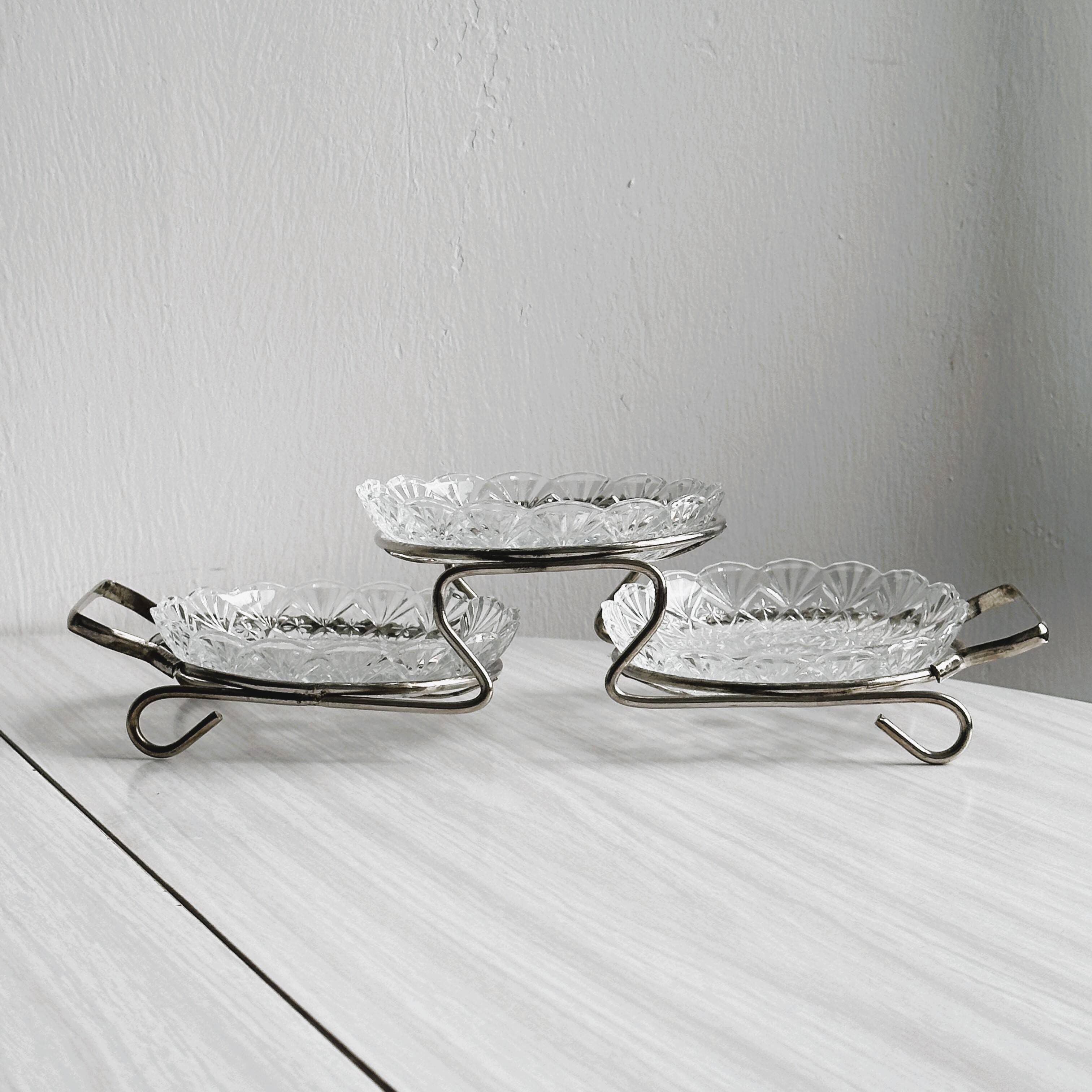 Metal and crystal servant