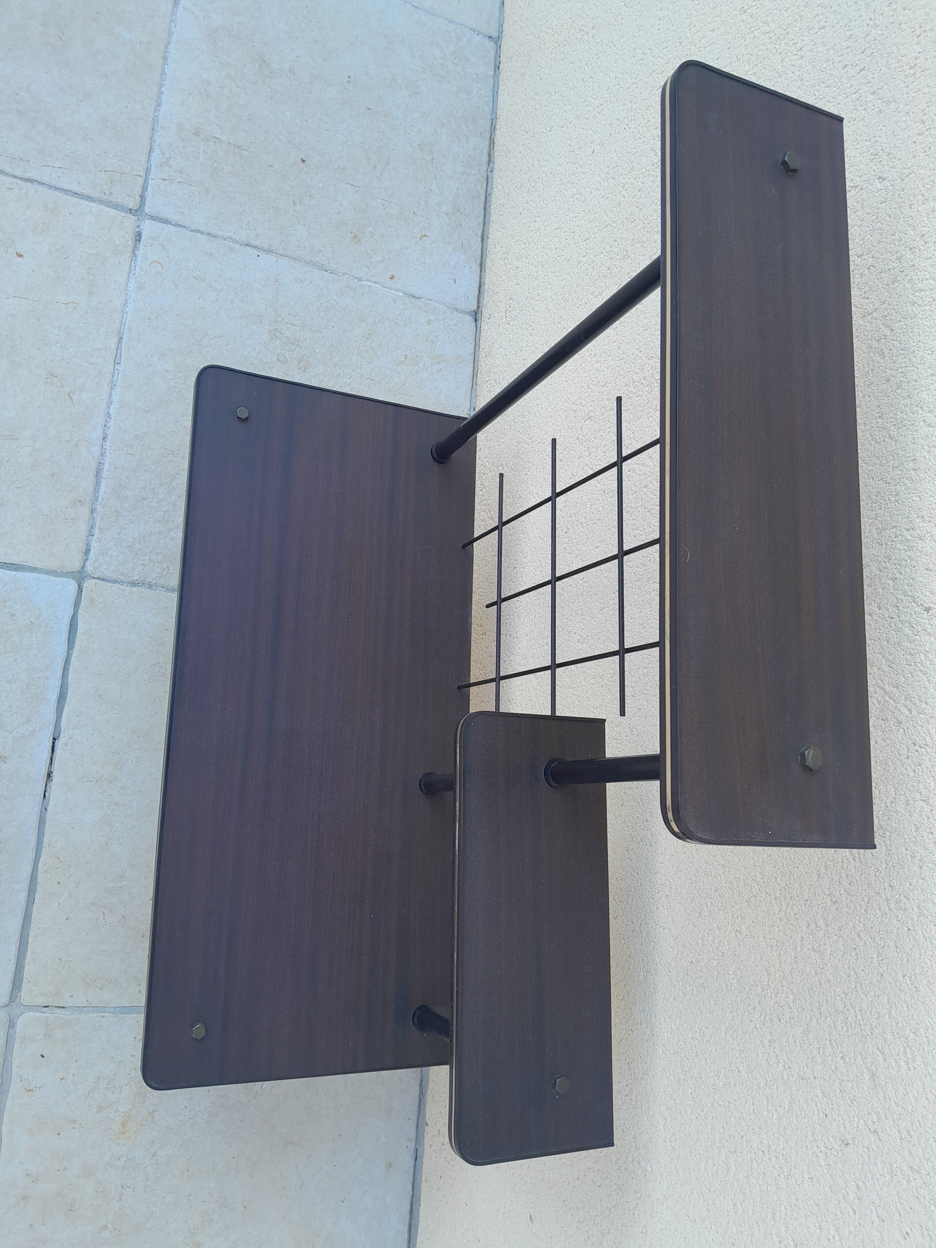 Table shelf plant holder