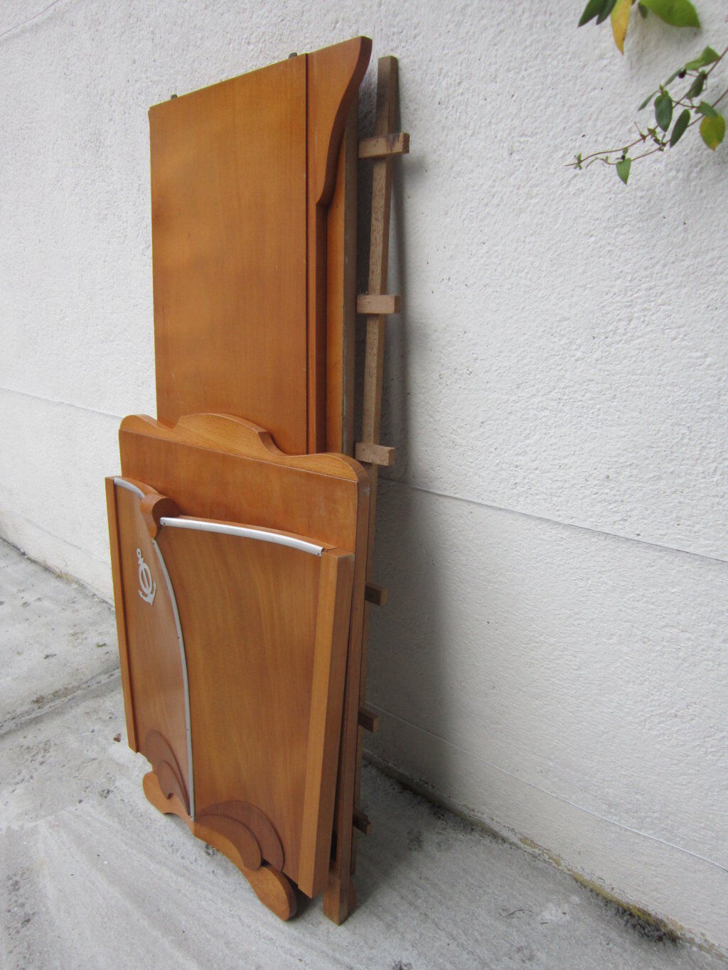 Child bed wood shape bow of boat