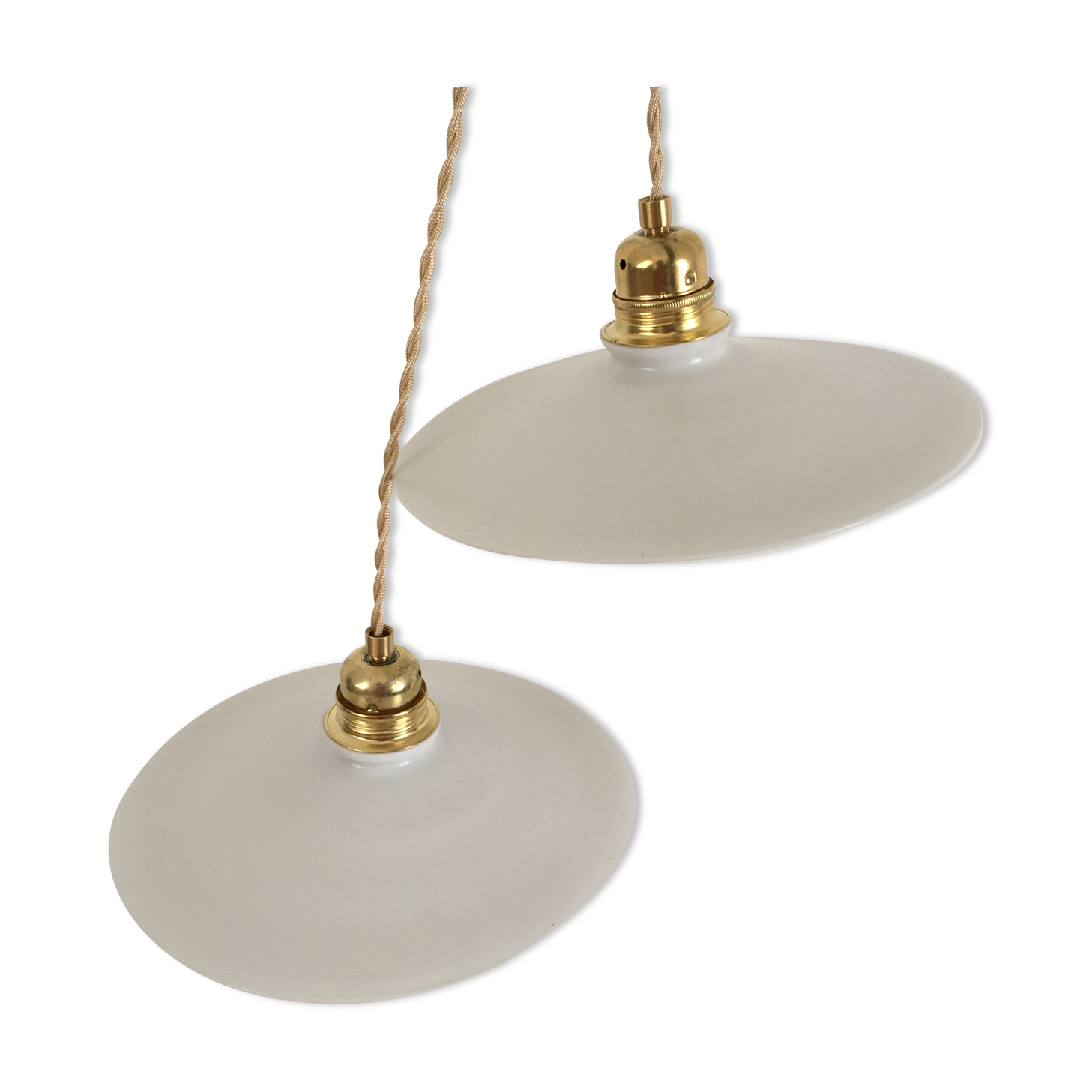 Pair of opaline suspensions