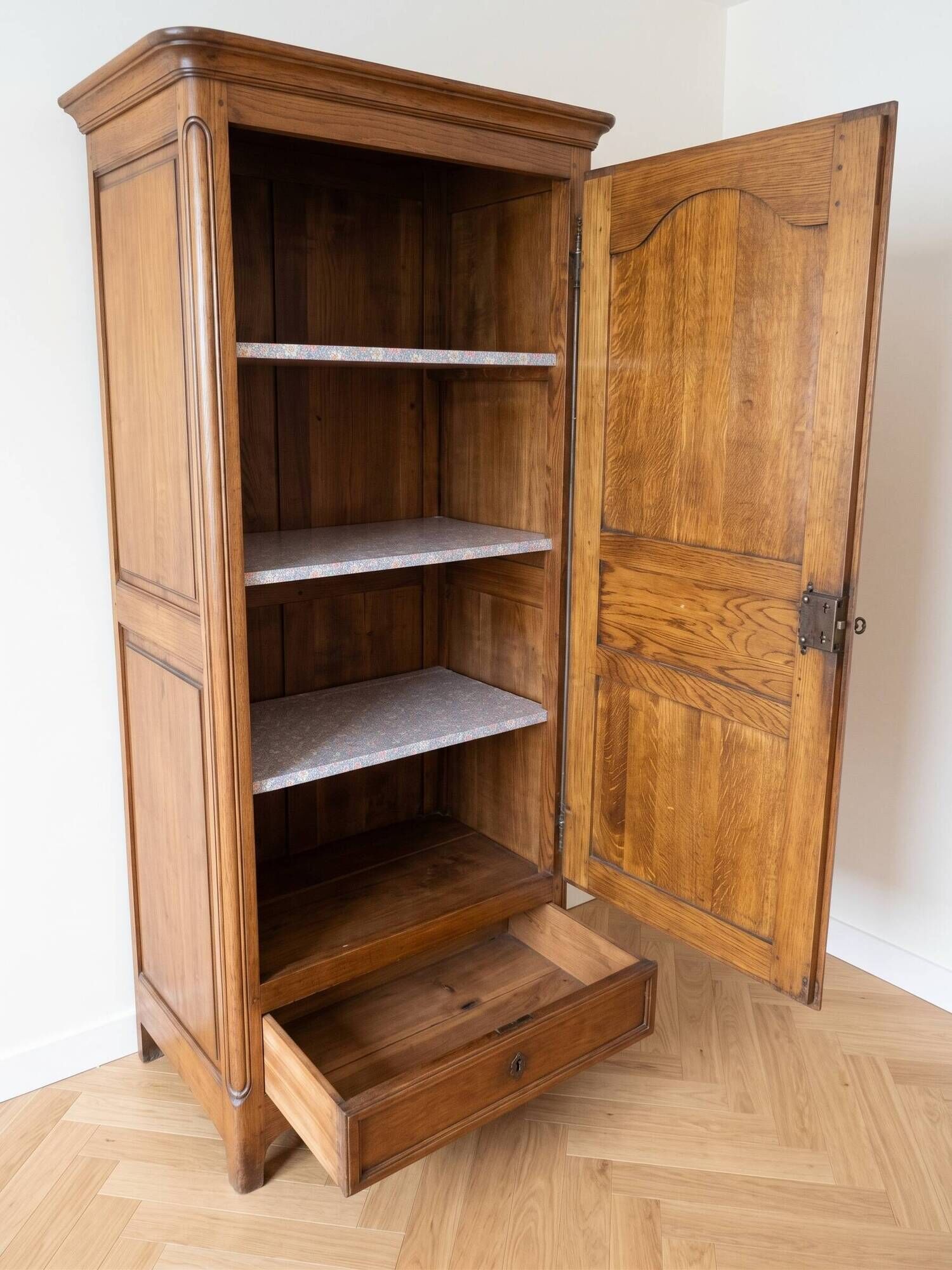 Antique oak bonnetière