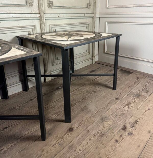 Paire de tables en marbre et métal, rose des vents en marqueterie de marbre, vers 1990