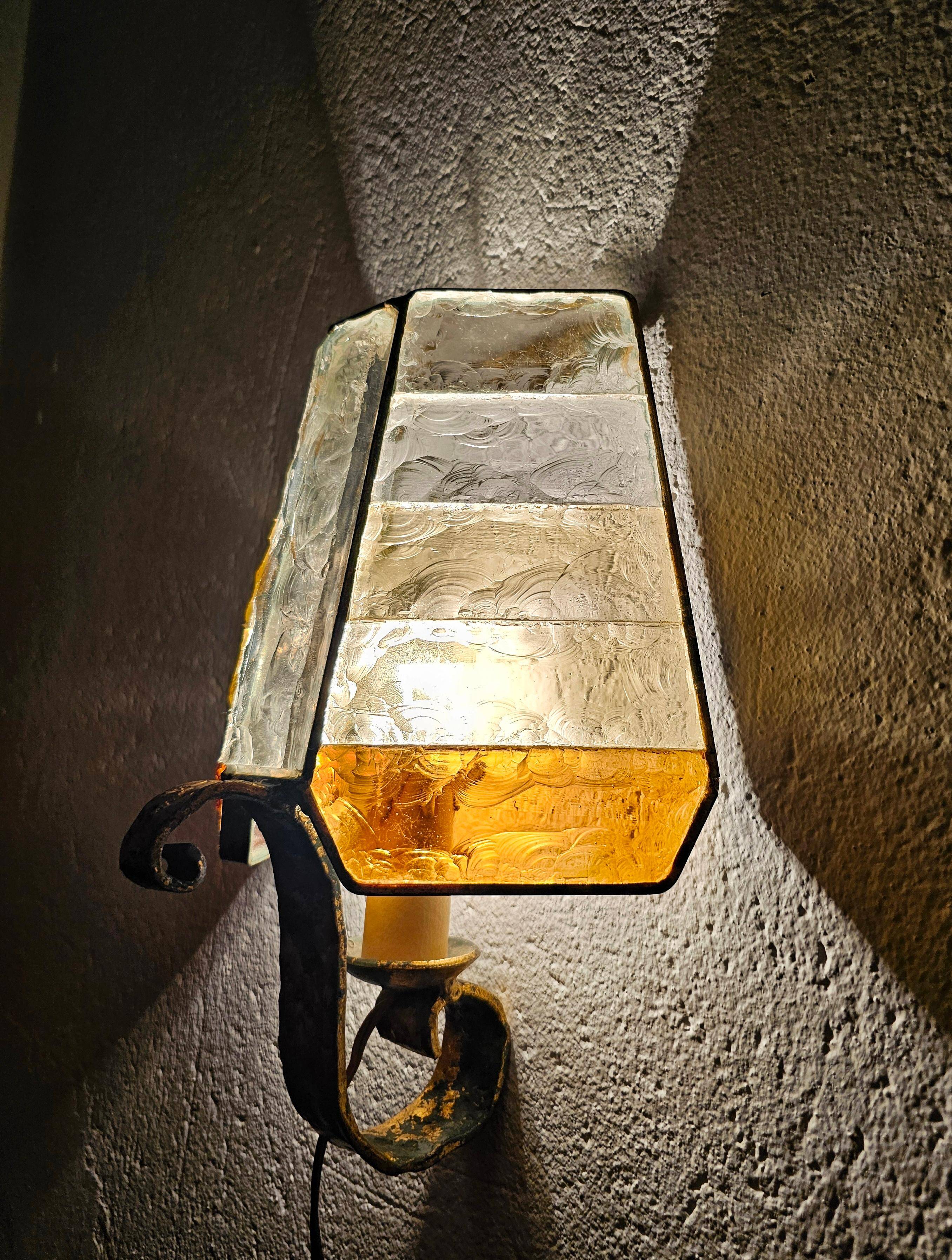 Brutalist pair of wall sconces in hammered glass by Longobard 1970.