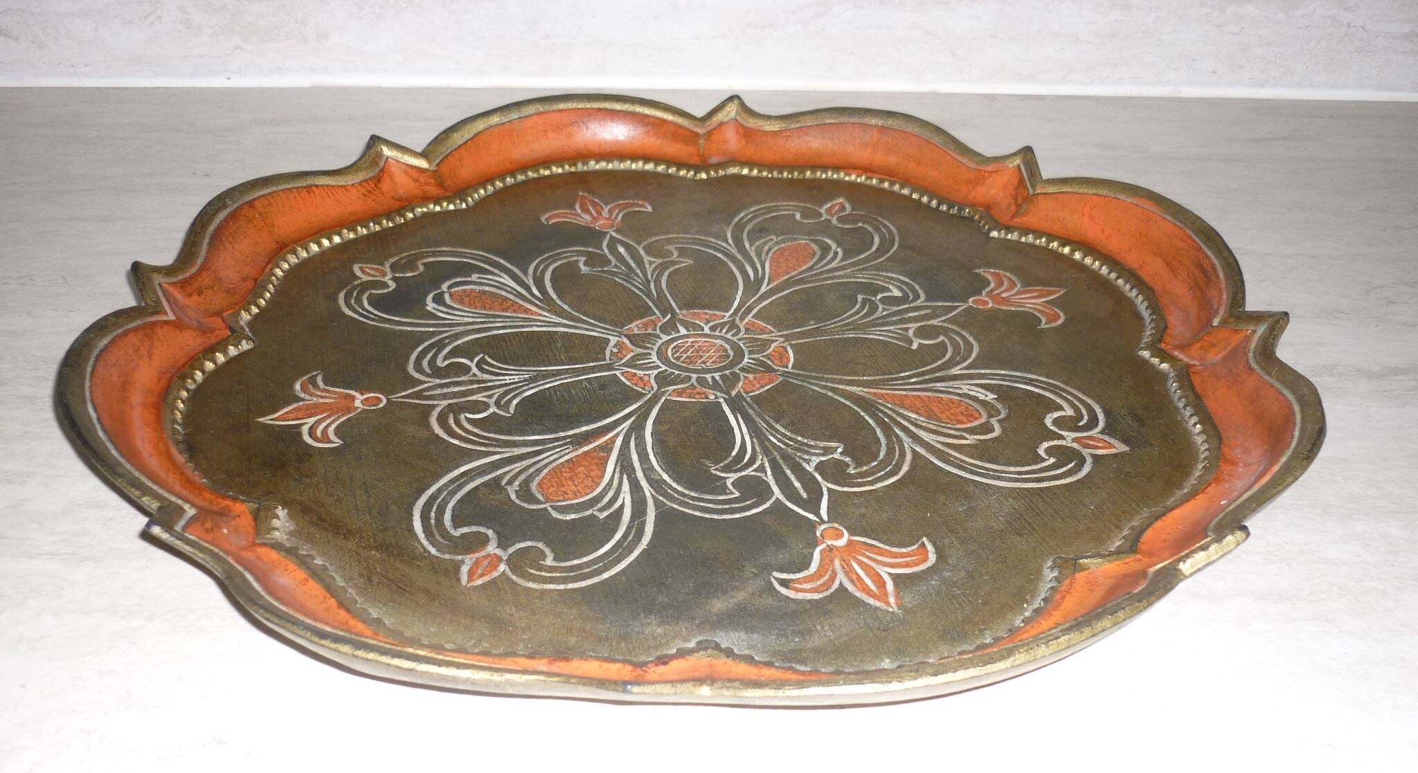 Round Florentine tray Ø 39 cm