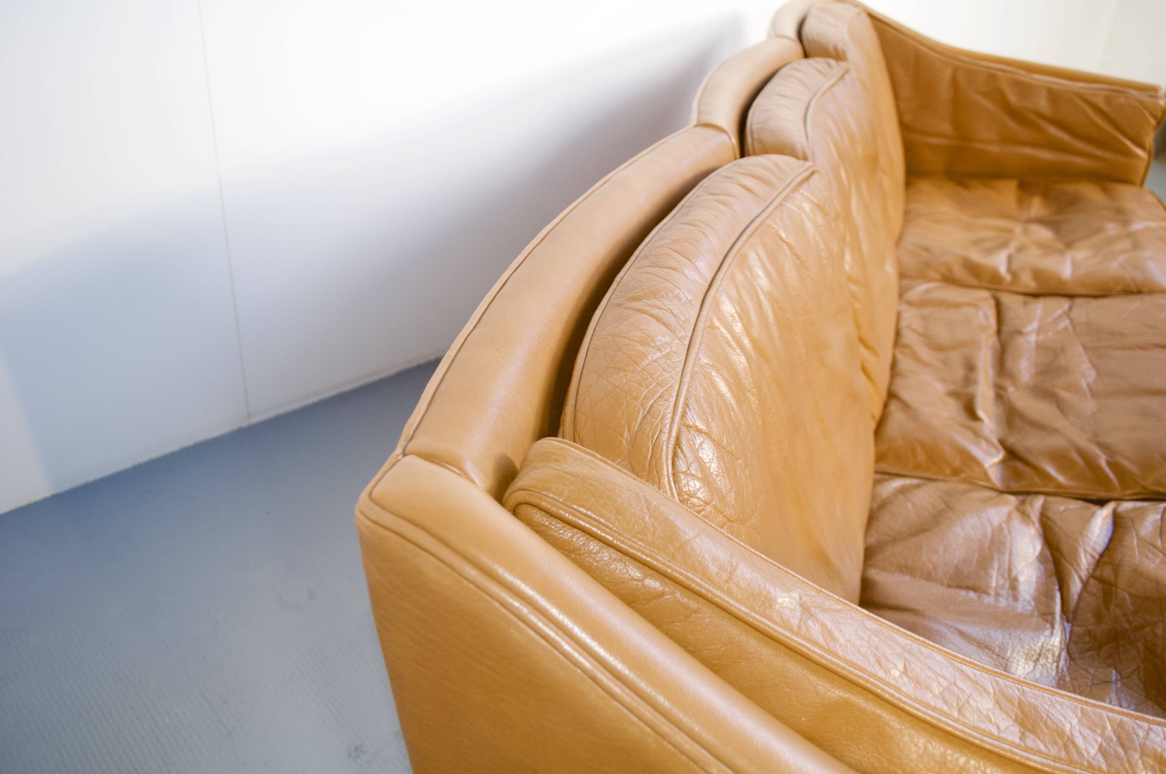 3-seater sofa in cognac leather, Georg Thams, 1960s, Grant Mobelfabrik, publisher