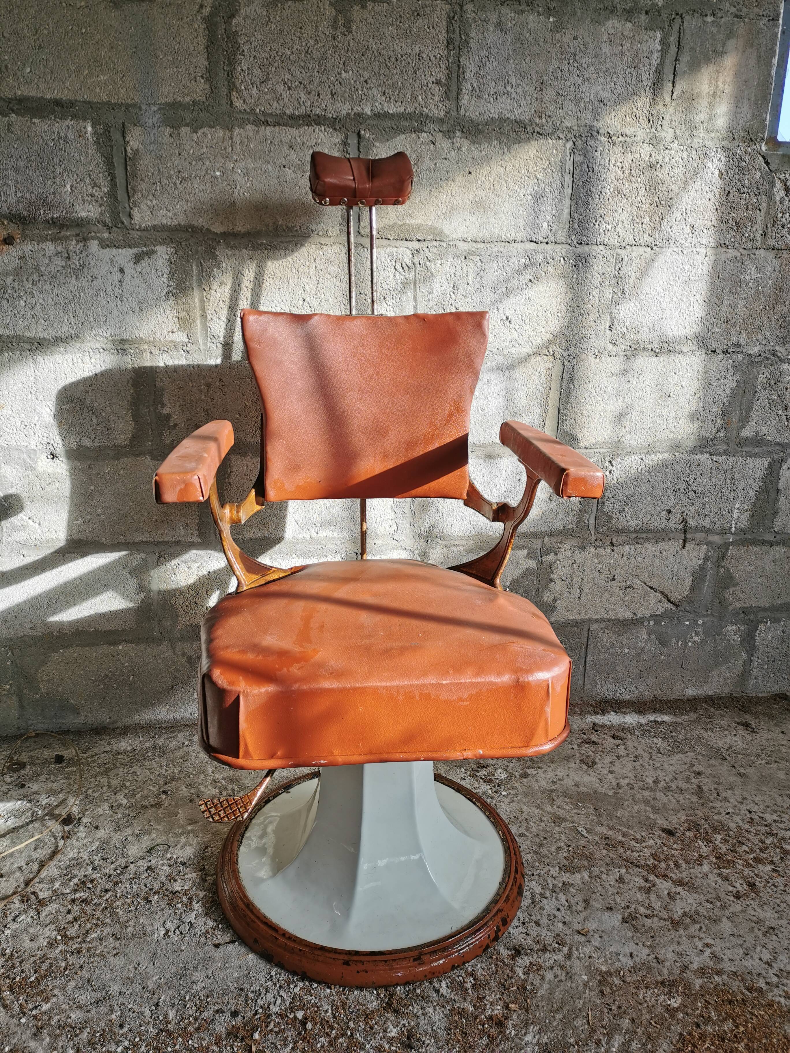 Barber's armchair