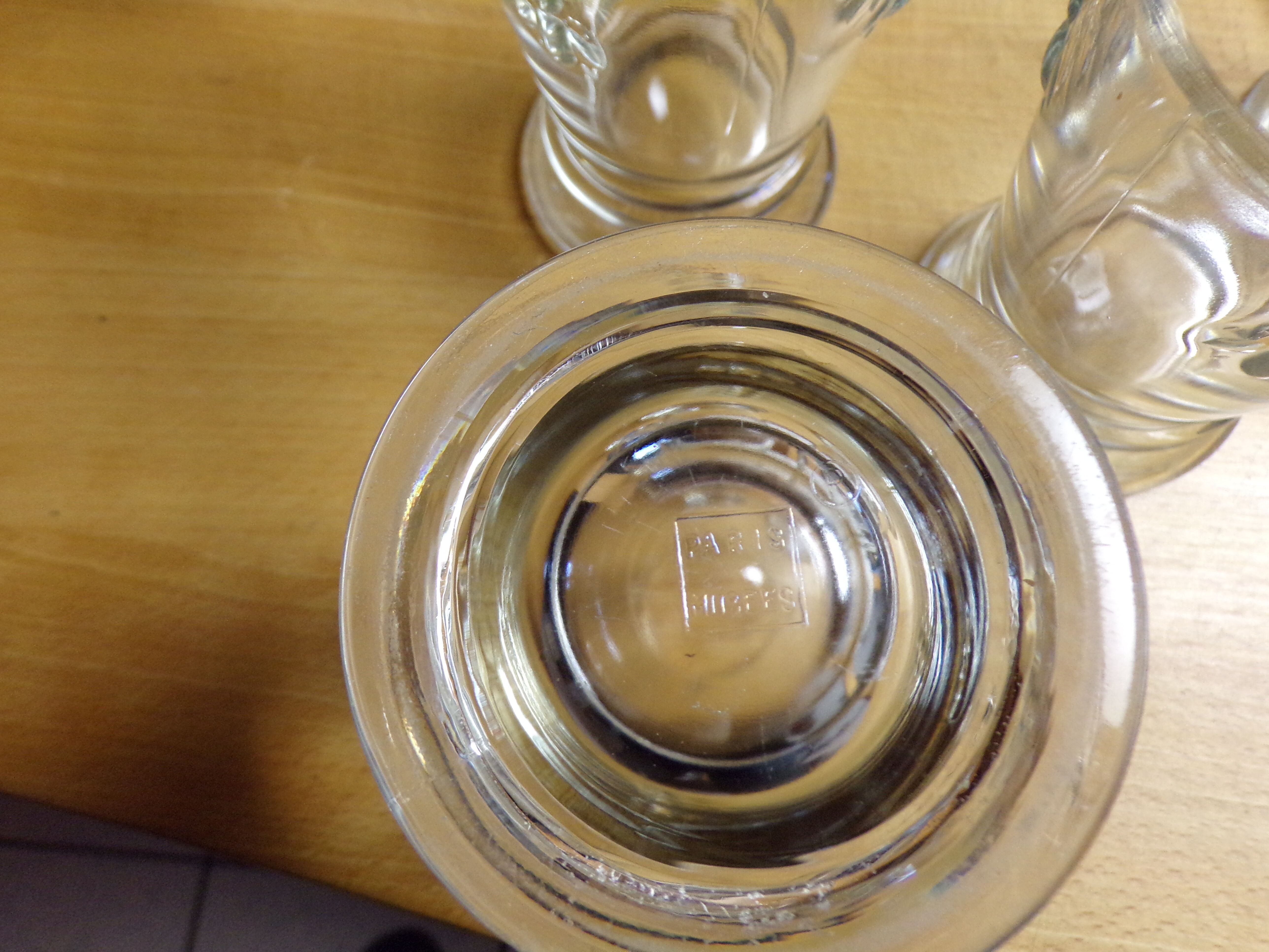 5 glasses motif Abeille Paris Musées