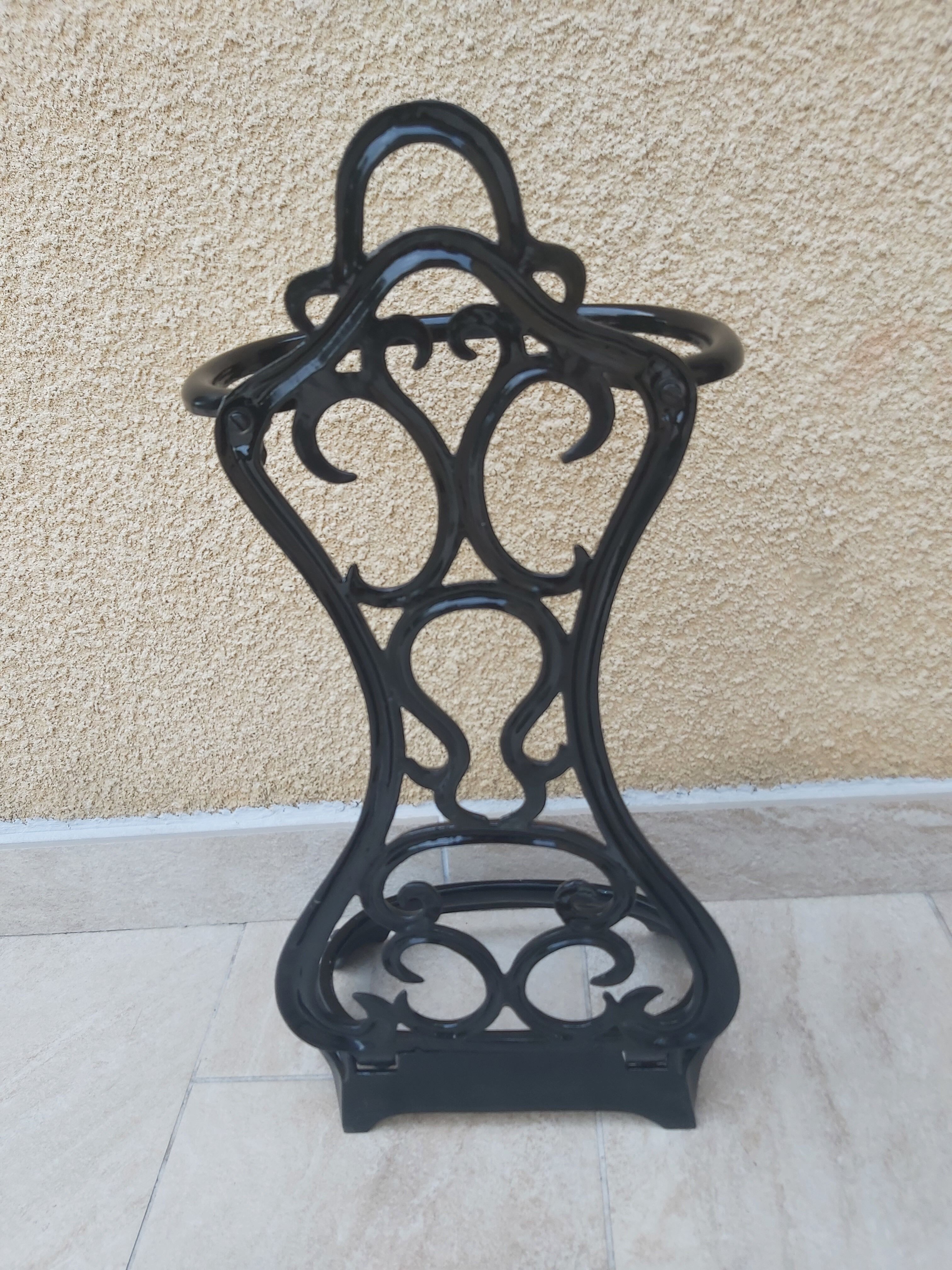 Cast iron umbrella holder