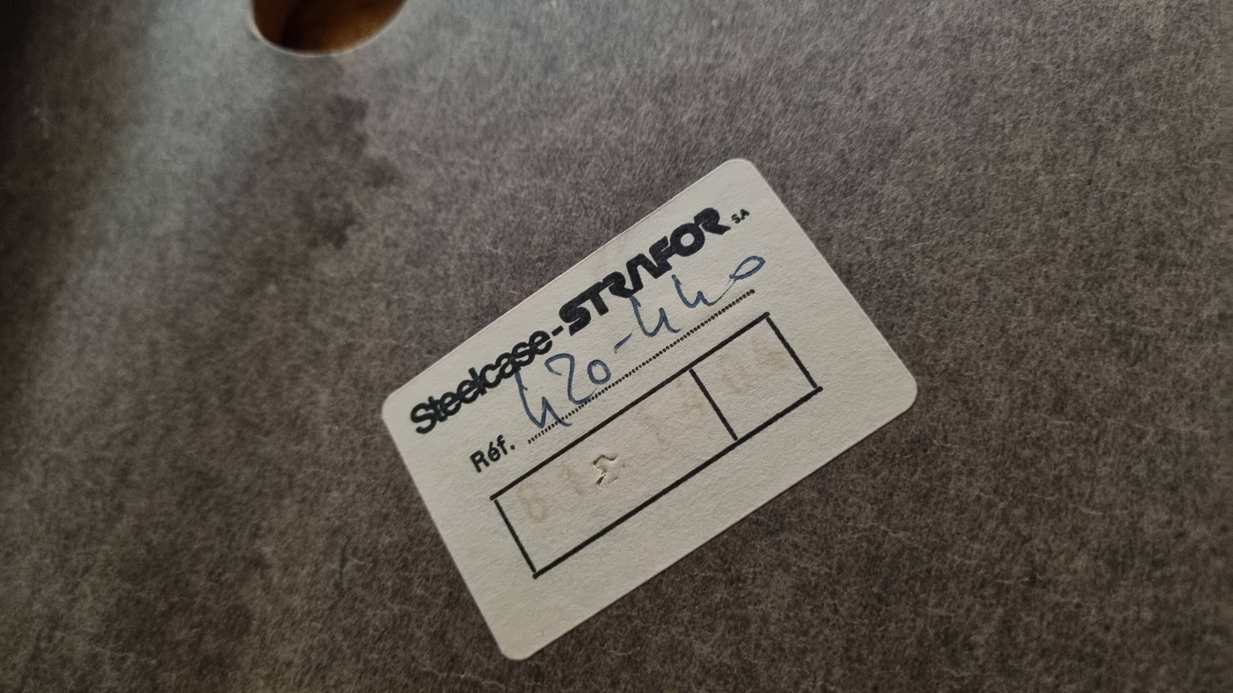 Set of 5 steelcase strafor chairs