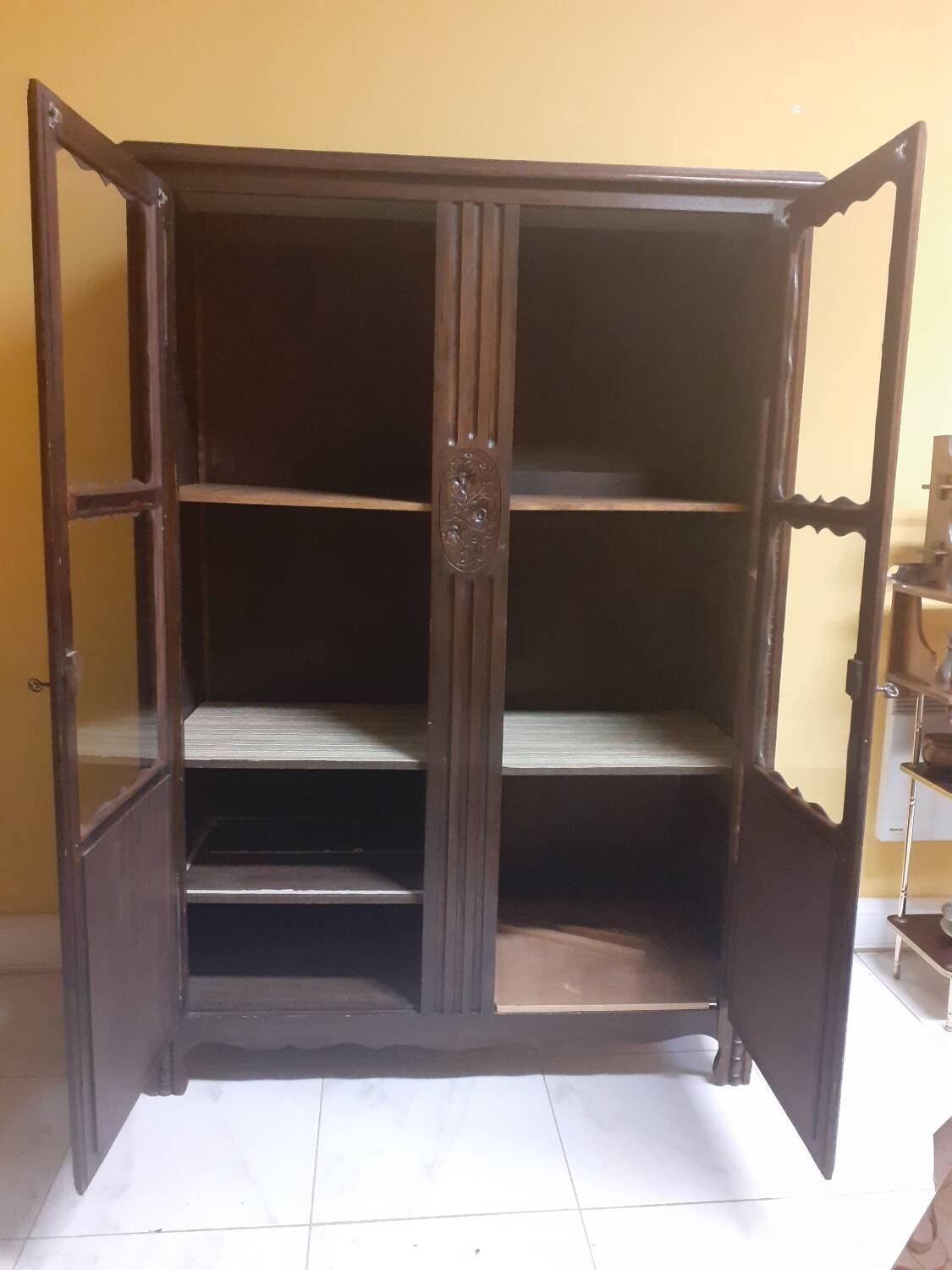 Glass cabinet/display cabinet/bookshelf