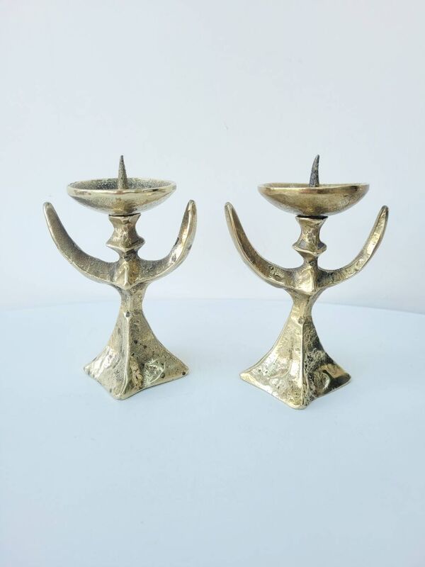 2 bougeoirs anciens modèle femme laiton lourd