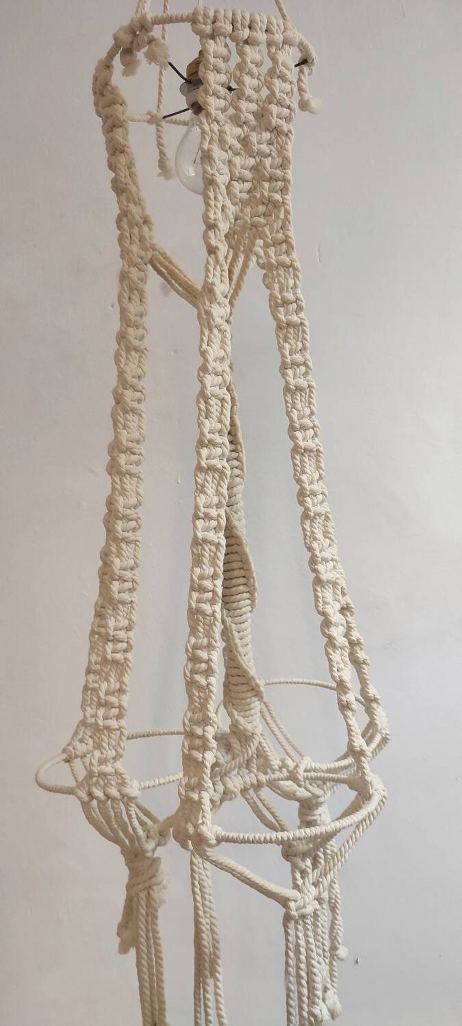 Lámpara de techo de macramé. Spain, 1980s.