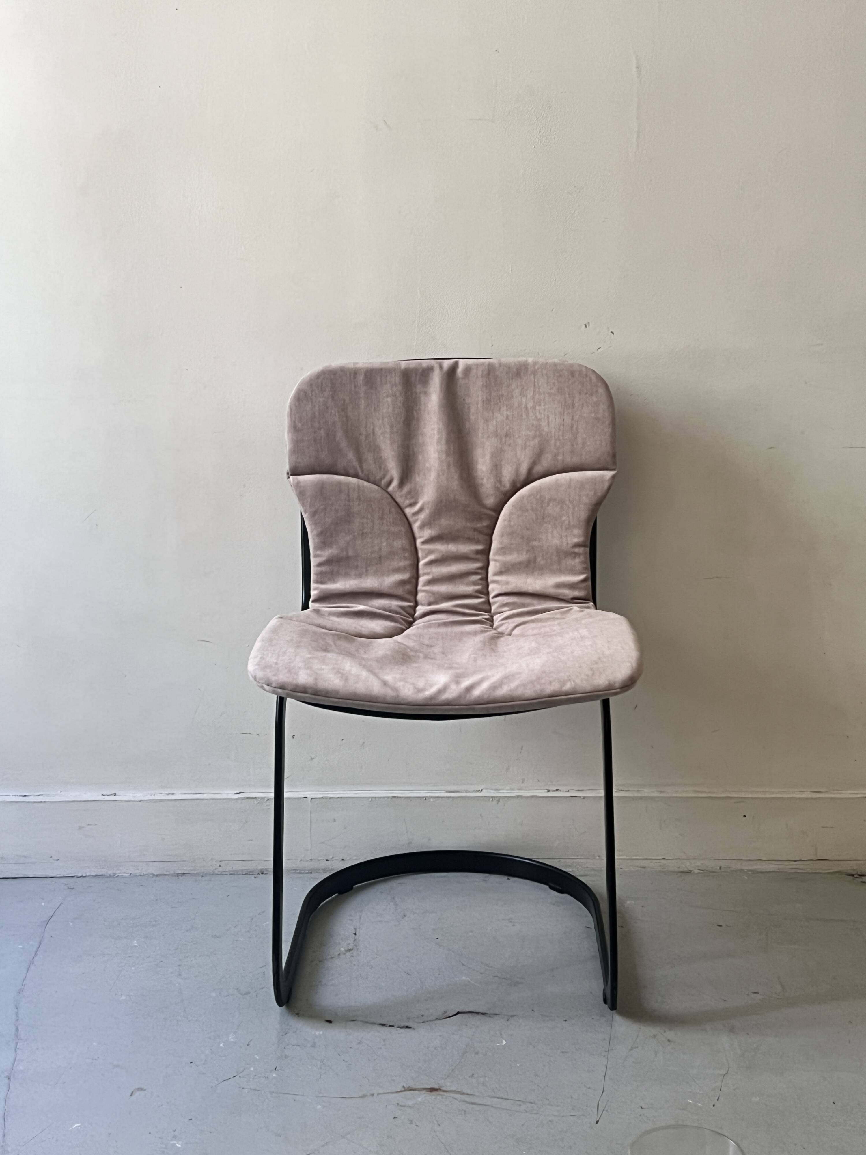 Cidue chair in black metal and short velvet, designed by Willy Rizzo in 1970.