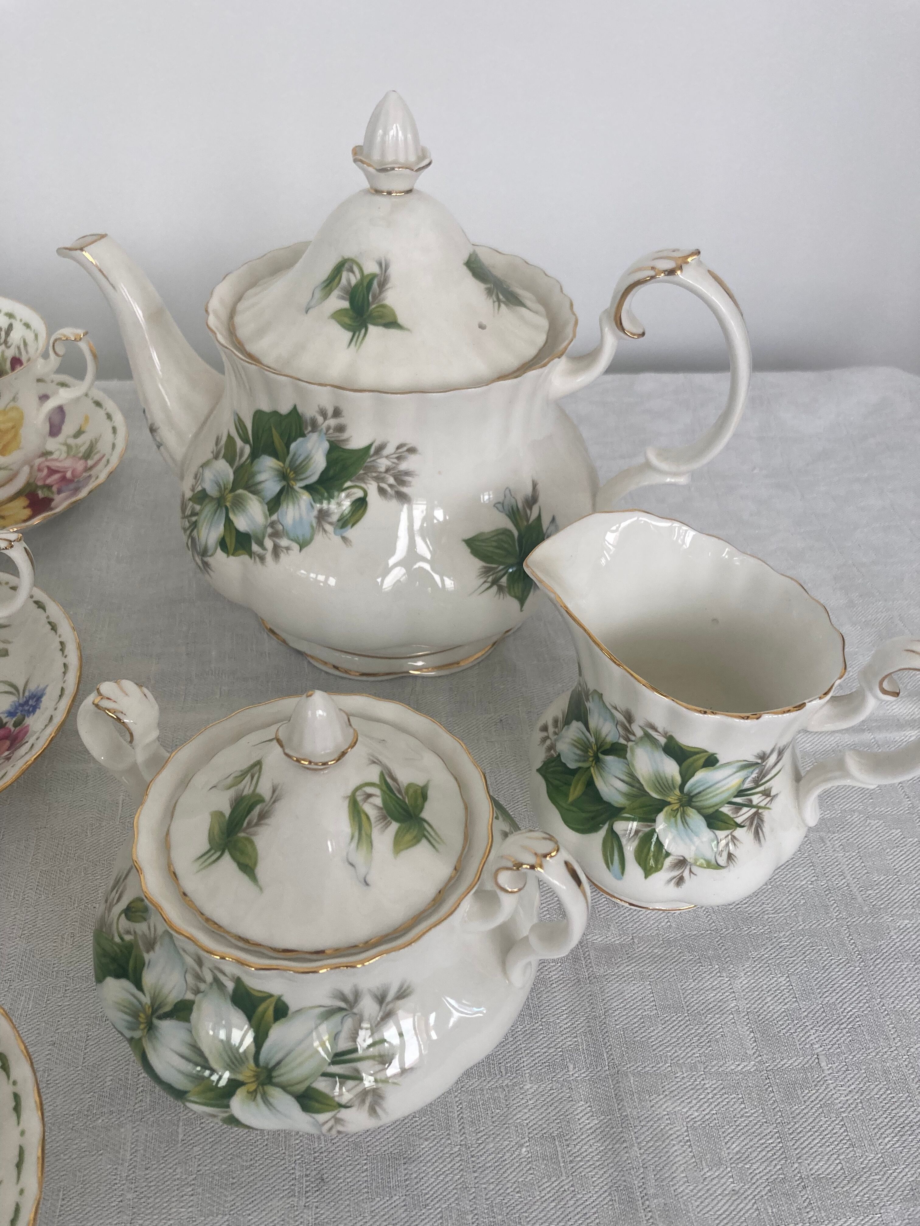 Tea set “the months” Royal Albert 27 pieces