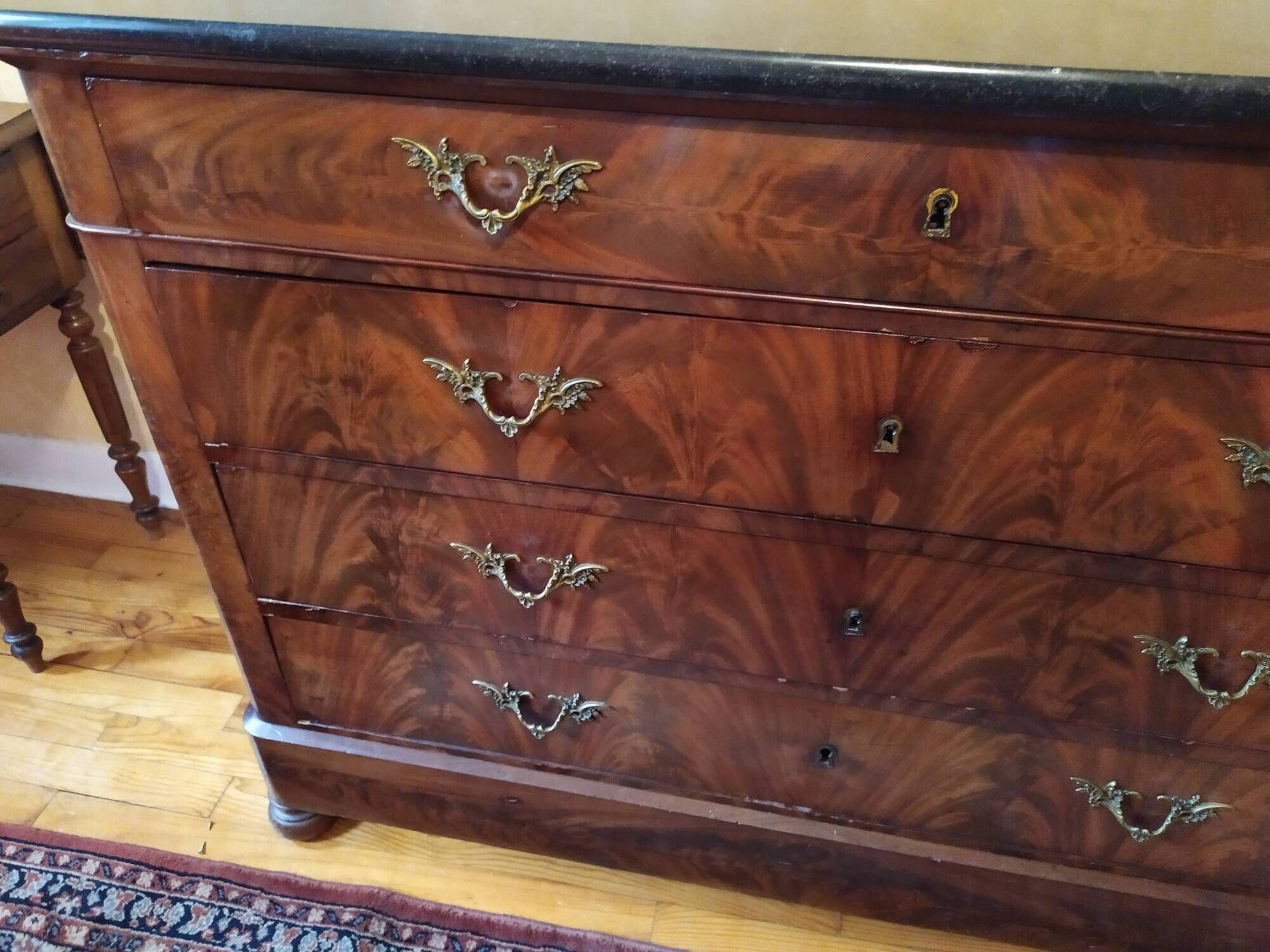 Louis Philippe chest of drawers In walnut veneer with black marble top