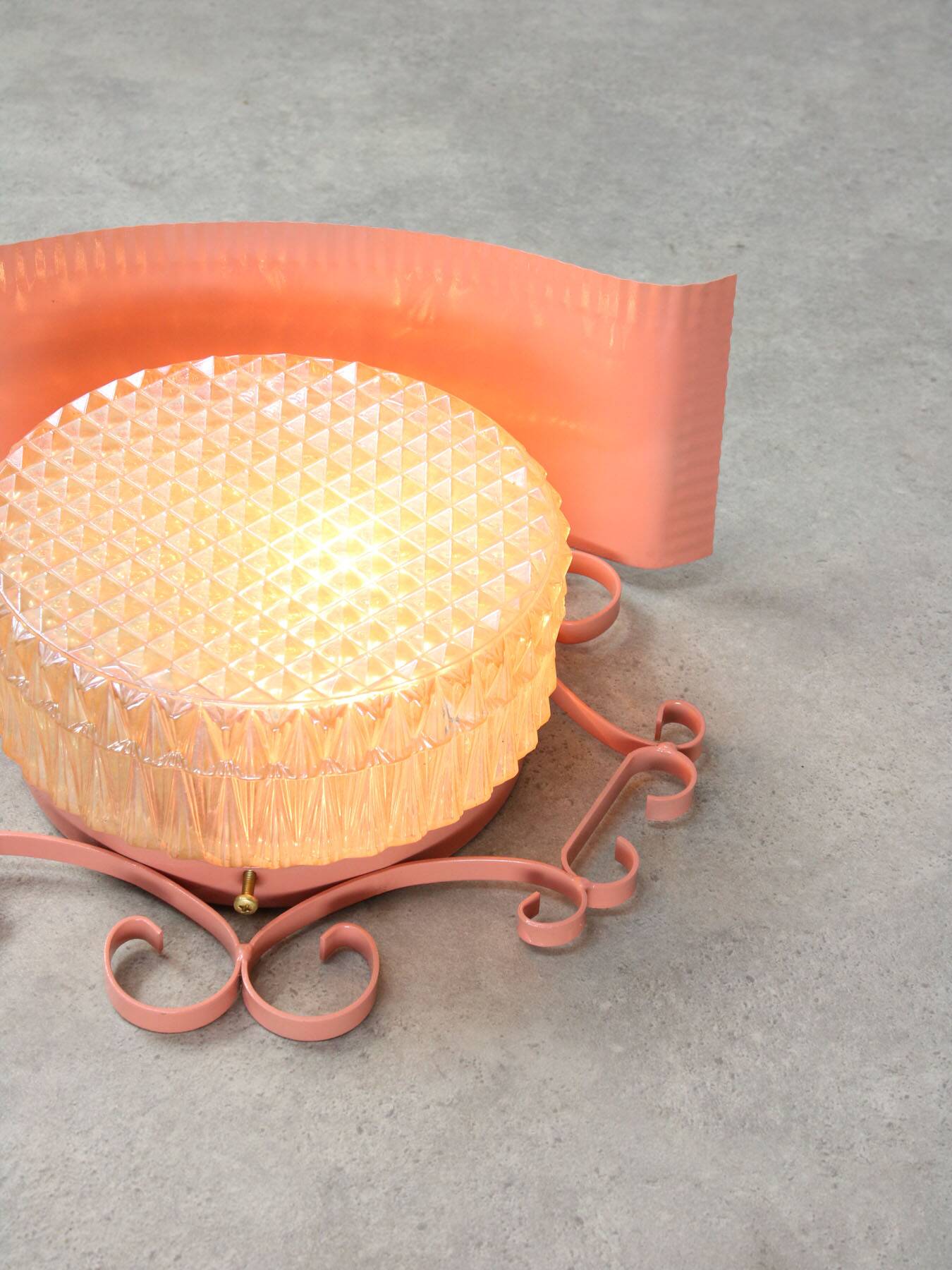 Mid-Century Intricate Italian Pink Wall Lamp, 1960s