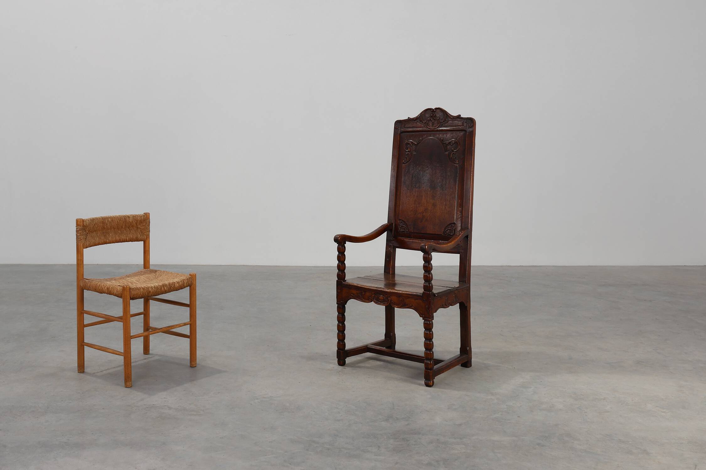 18th Century Liège Armchair in hand carved Oak, Belgium