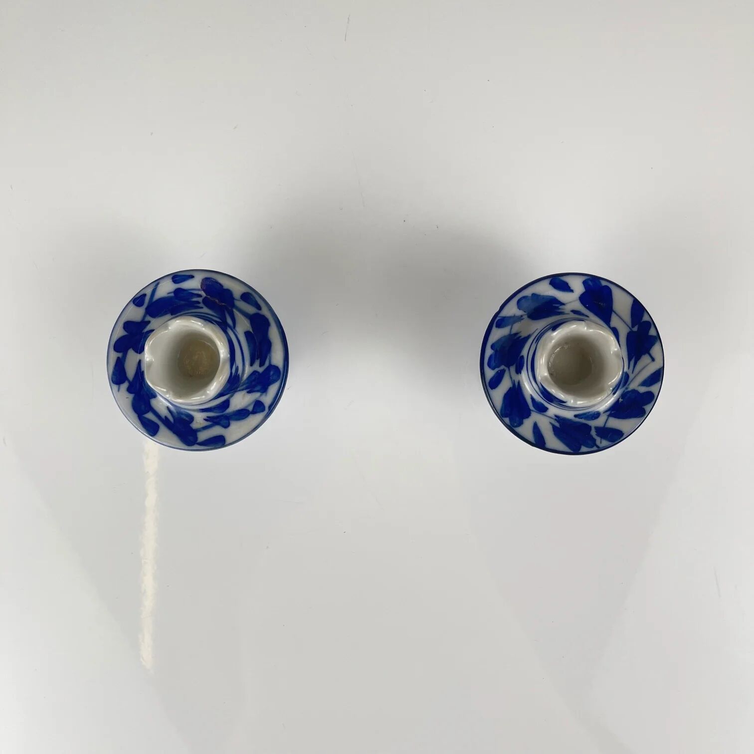 Set of 2 blue and white porcelain candlesticks, 20th century.