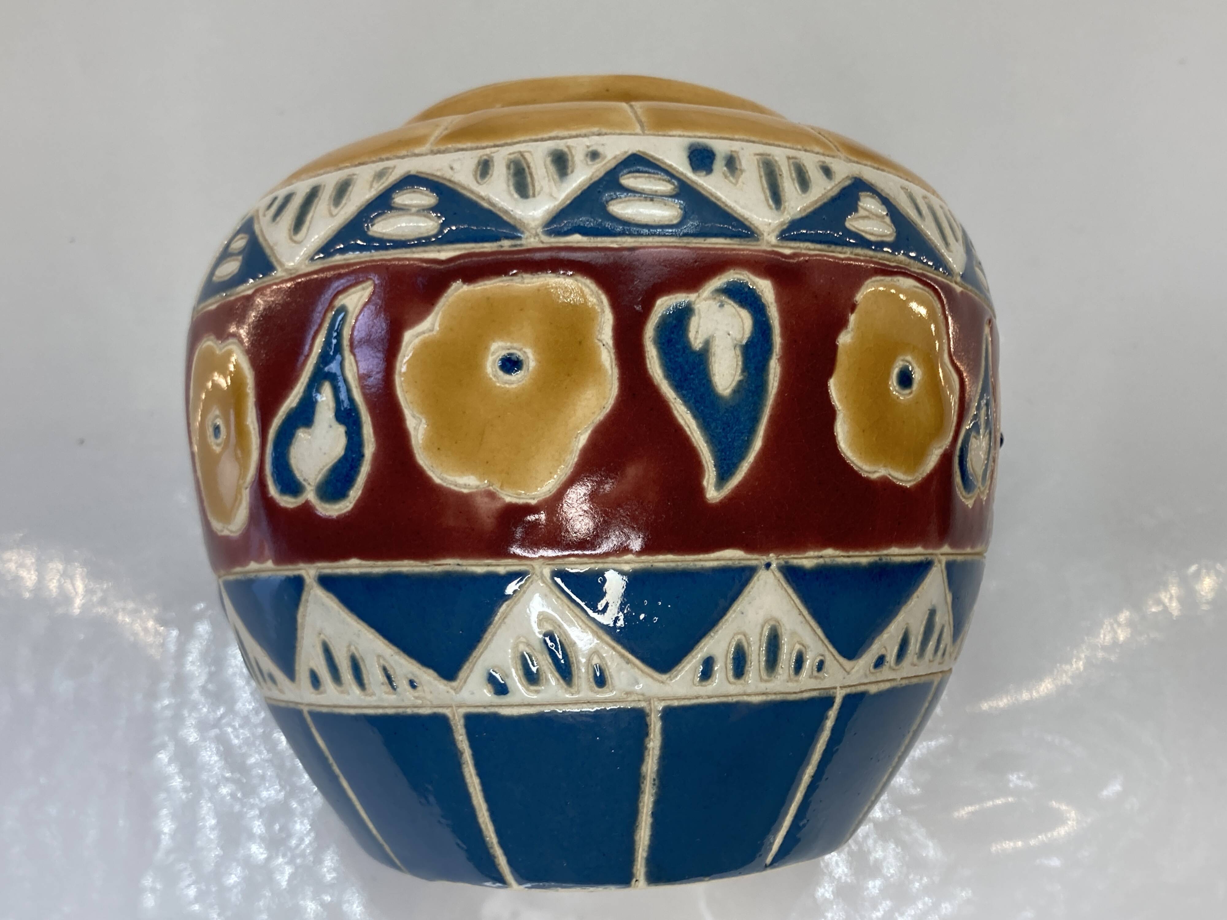 Old pot cover in enamelled and cloisonné earthenware