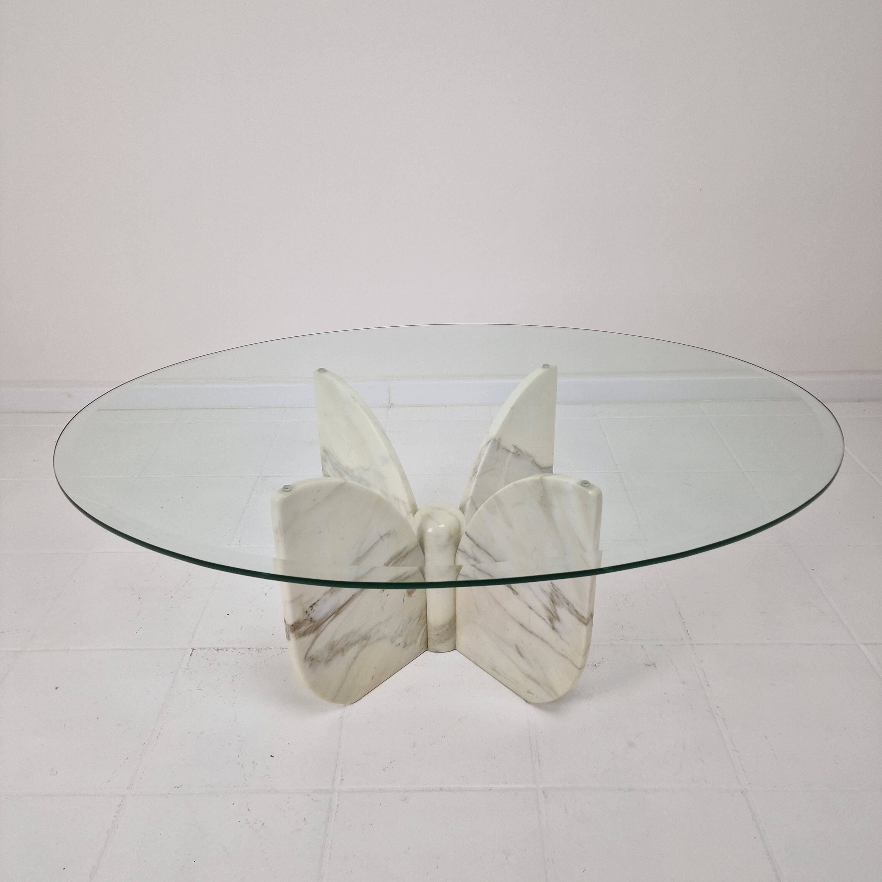Italian "Flower" Coffee Table in Marble With Facet Cut Oval Plate, 1970s