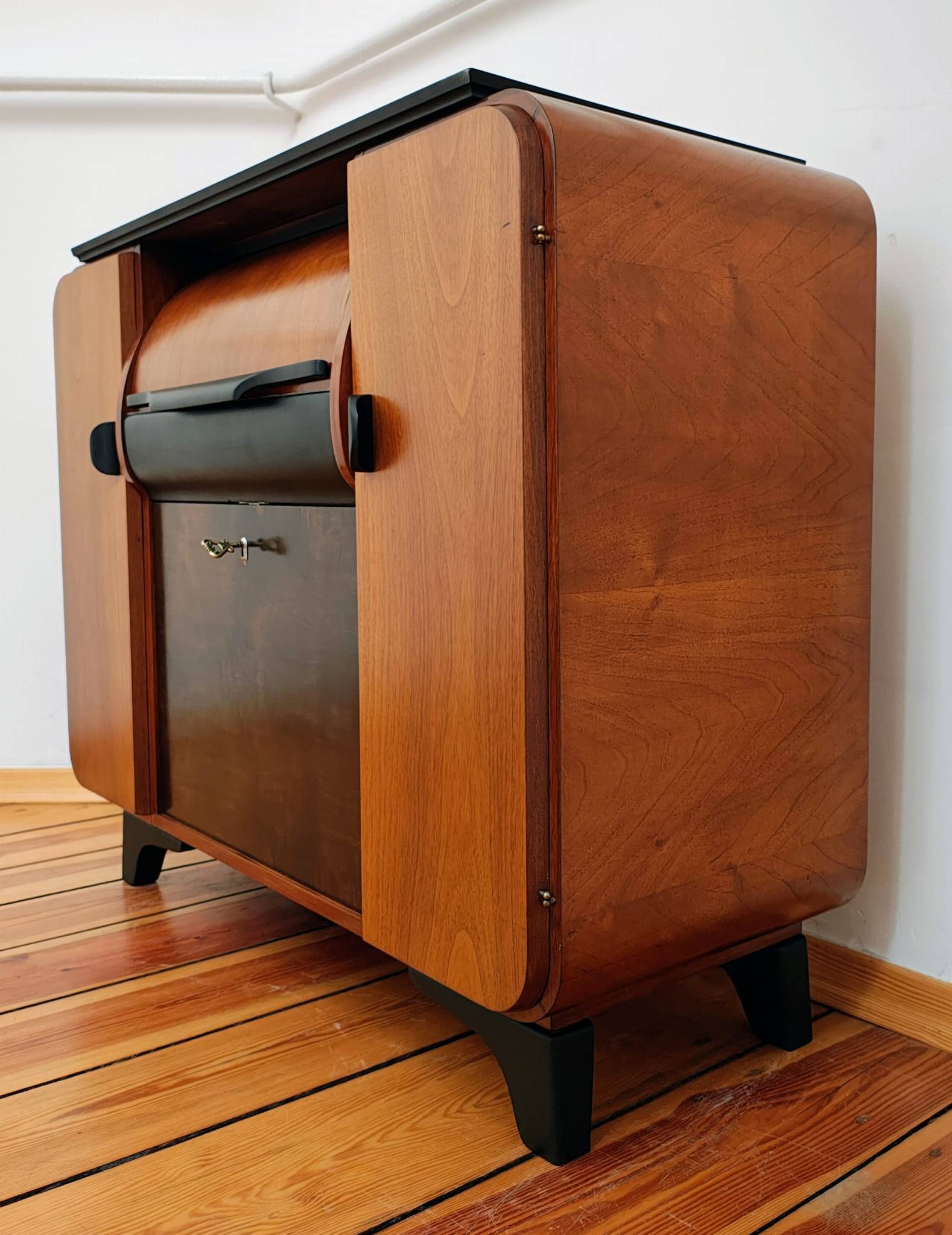 Meuble par J. Halabala pour Up Závody, 1930