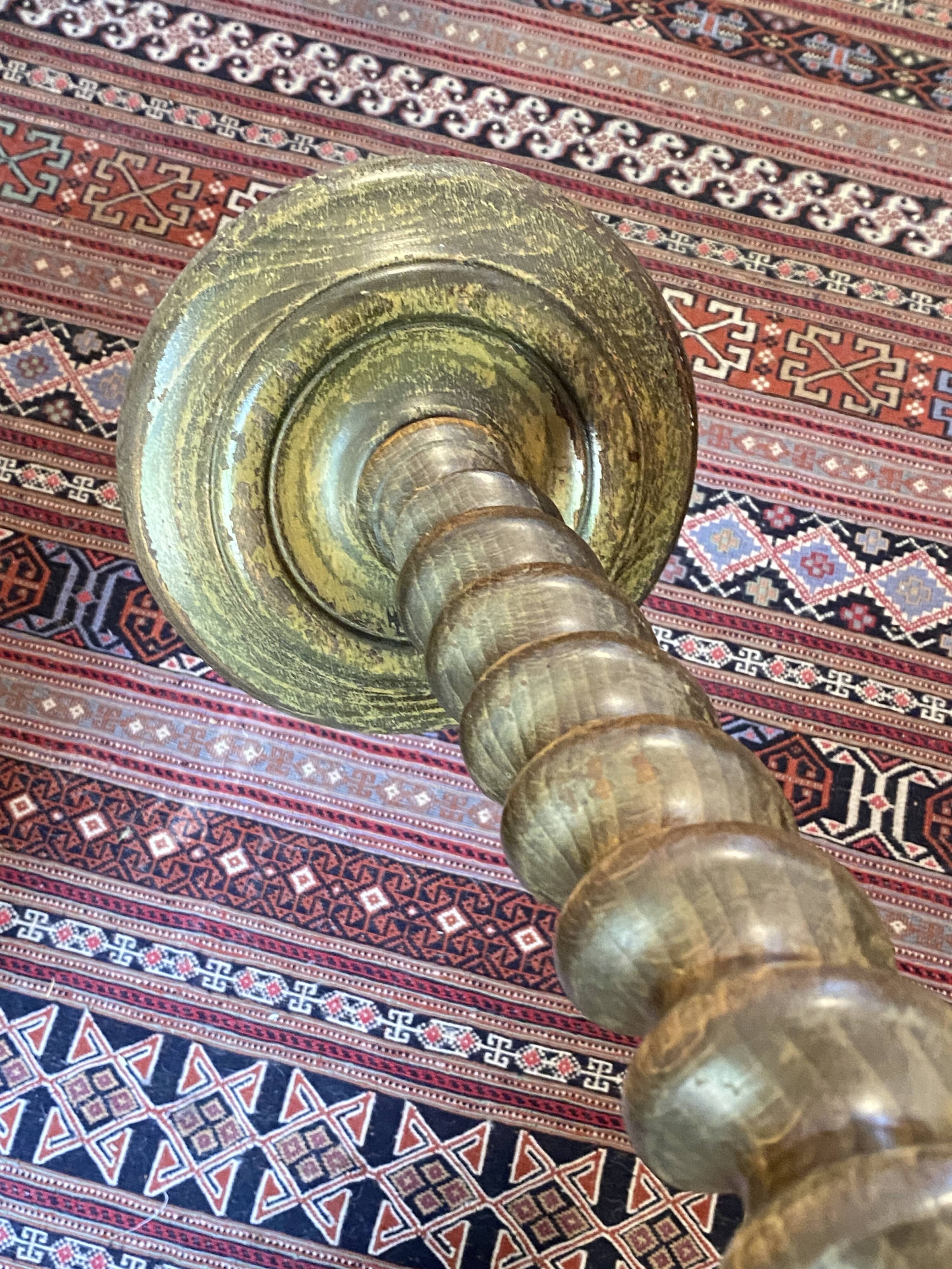 Colonne en bois touné