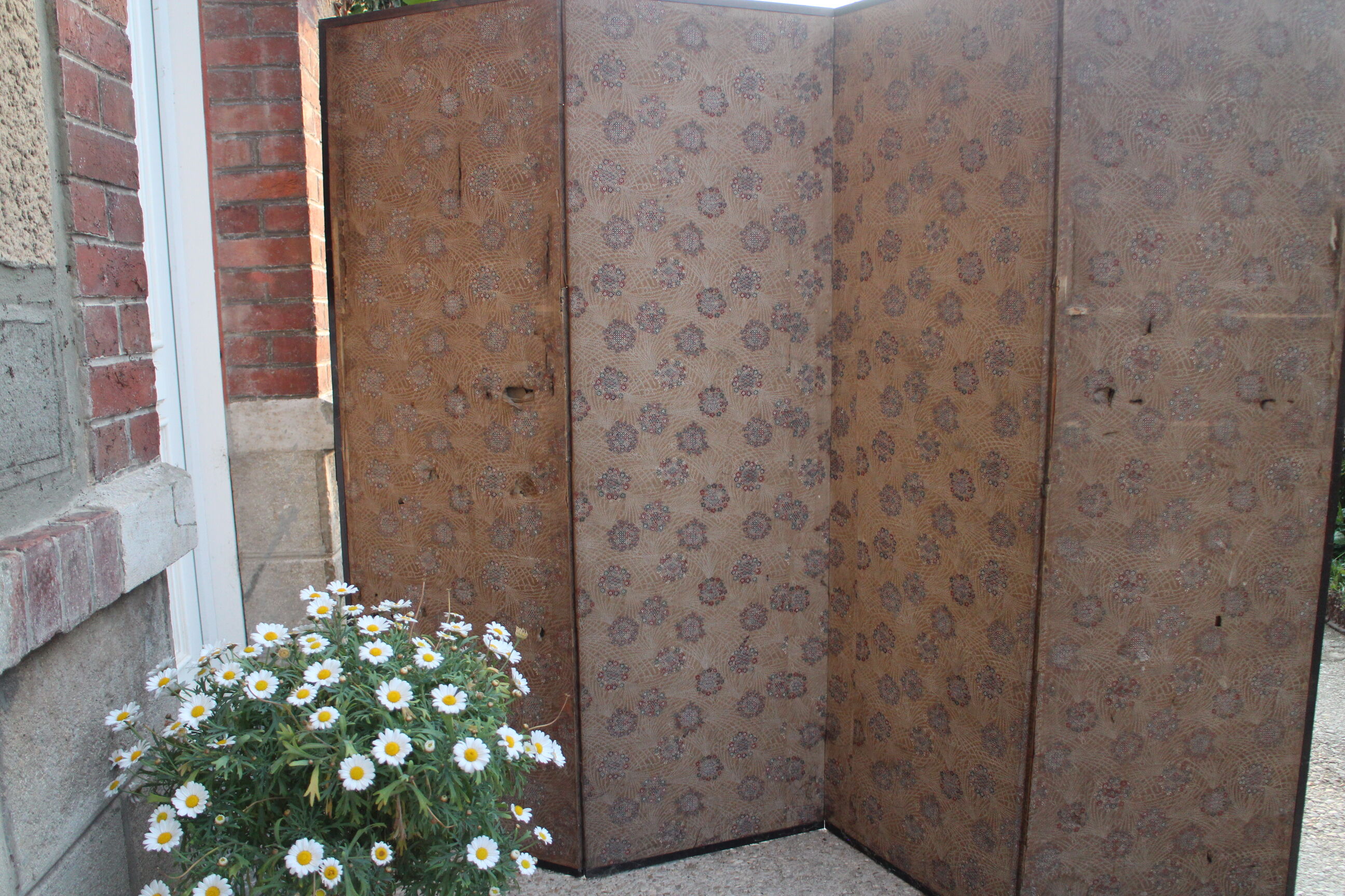 Japanese screen embroidered golden threads