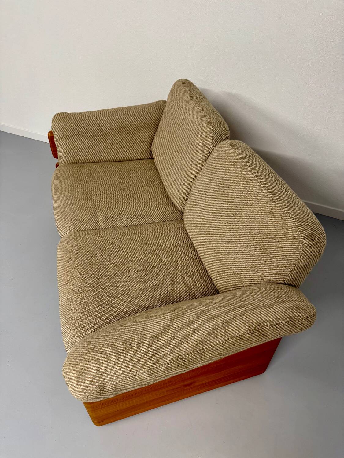 Old sofa in solid elm and vintage 80s design fabric Seltz France