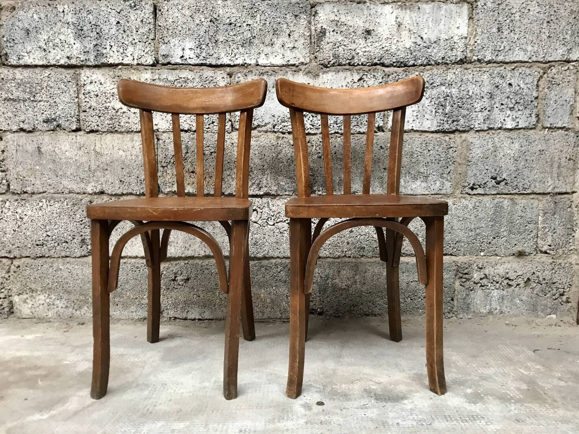 Pair of bistro chairs troquet Parisien in curved wood 1950