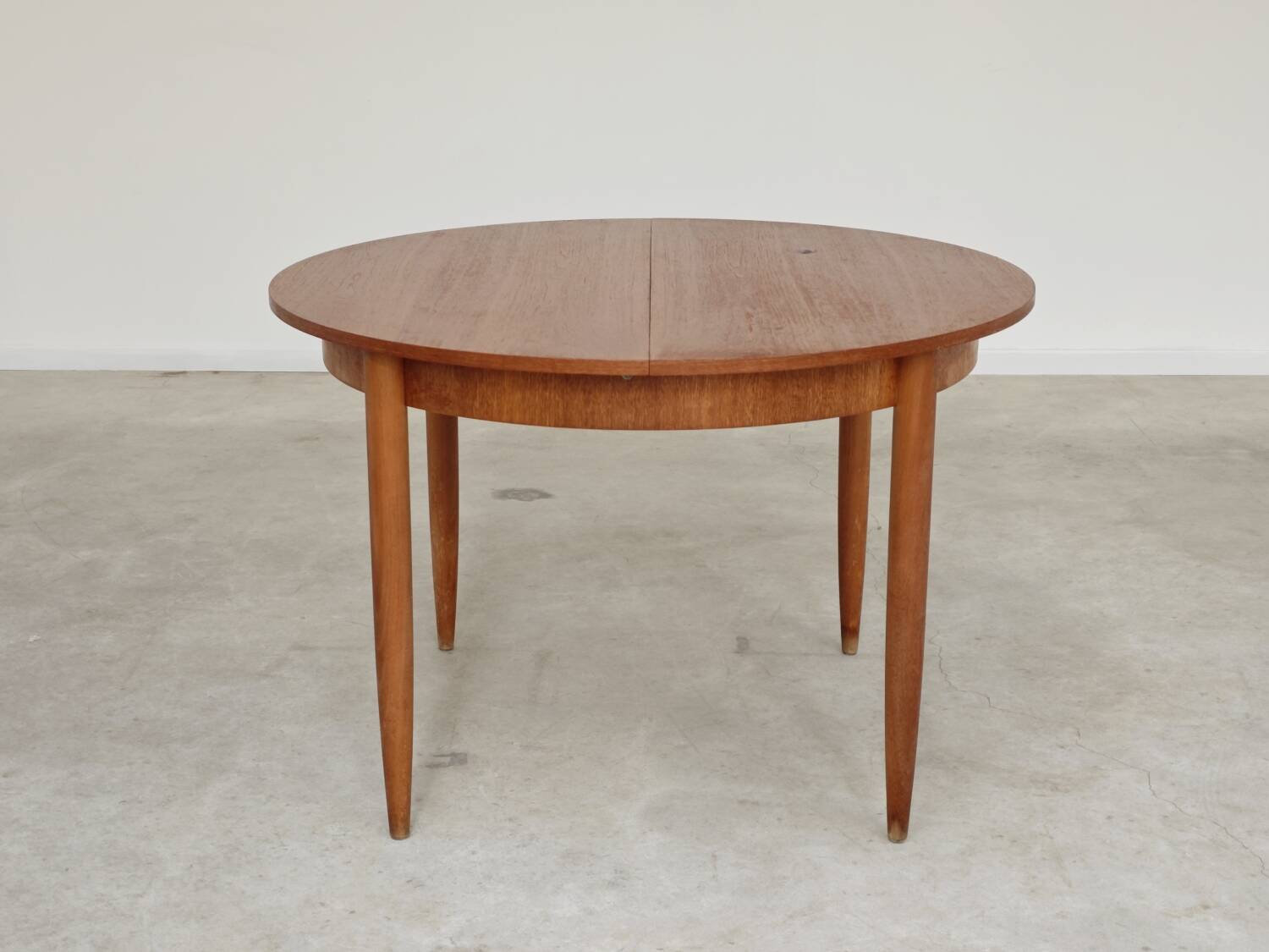 Round extending table, light oak, East Germany, 1960s