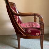 Paire de fauteuils Empire bordeaux à motif lyre , pieds sabre, accotoirs sculptés têtes de dauphin X