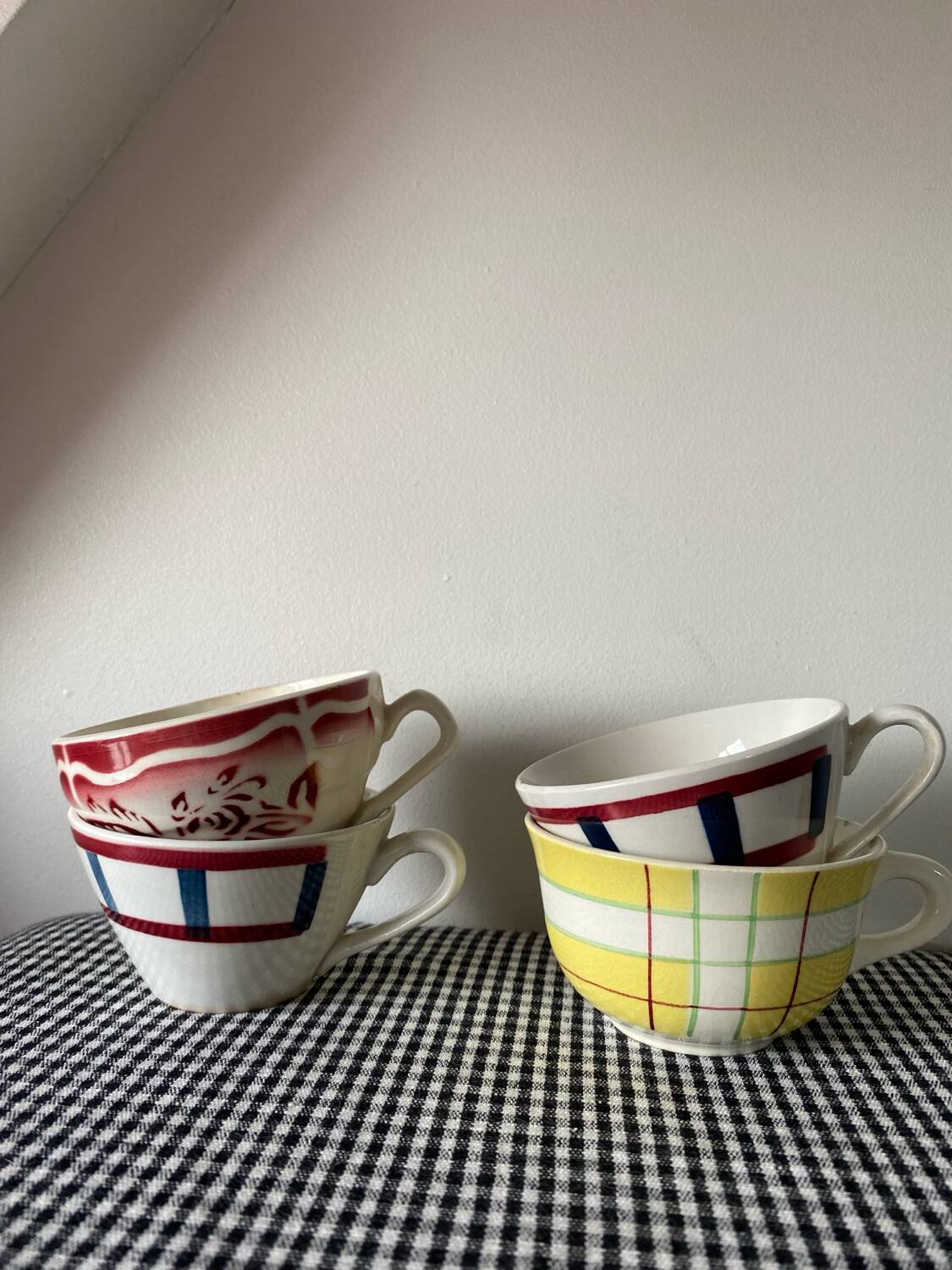 Lot de 8 tasses vintage