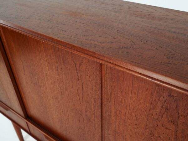 Buffet haut en teck, design danois, années 1960, designer : EW Bach