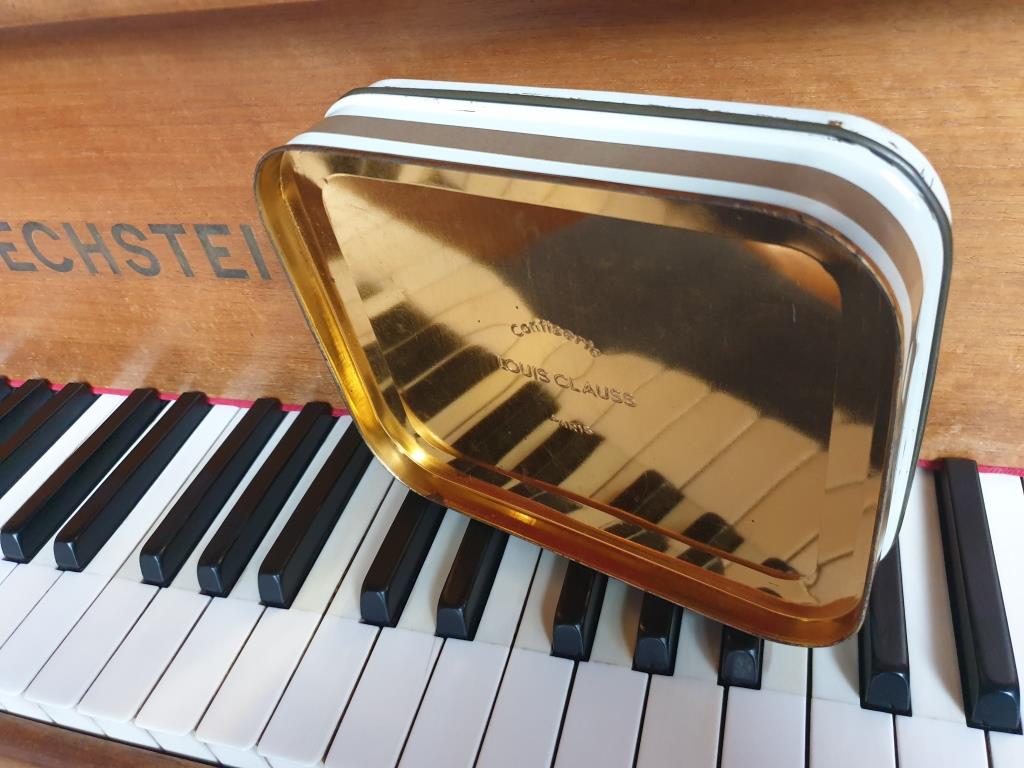 Boîte métallique vintage Le Fifre confiserie Louis Clauss