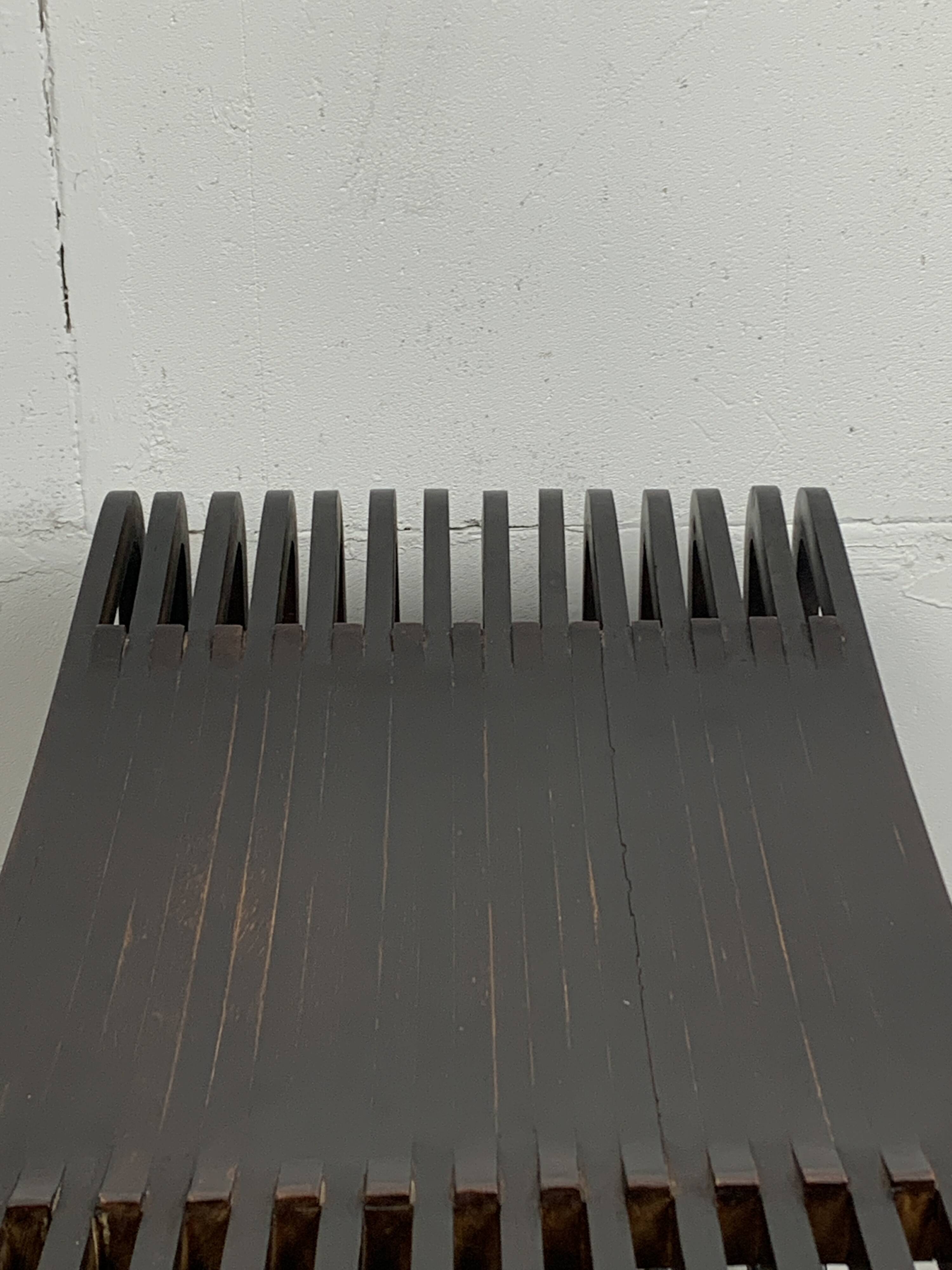 Post modern Dutch slatted wooden wavy curvy bench or  coffee table, 1970s