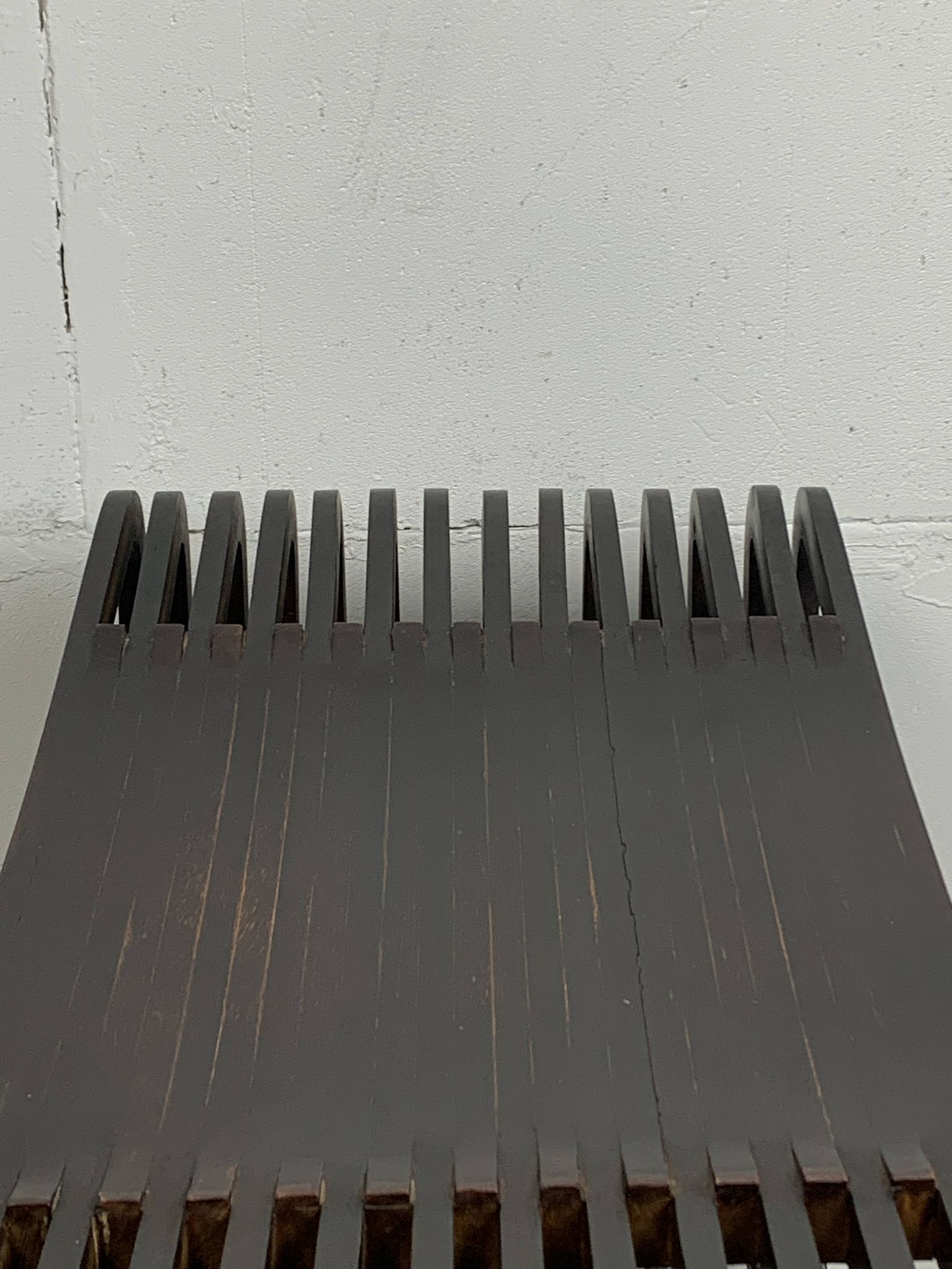 Banc ou table basse à lattes en bois ondulé et courbé, style néerlandais post-moderne, années 1970