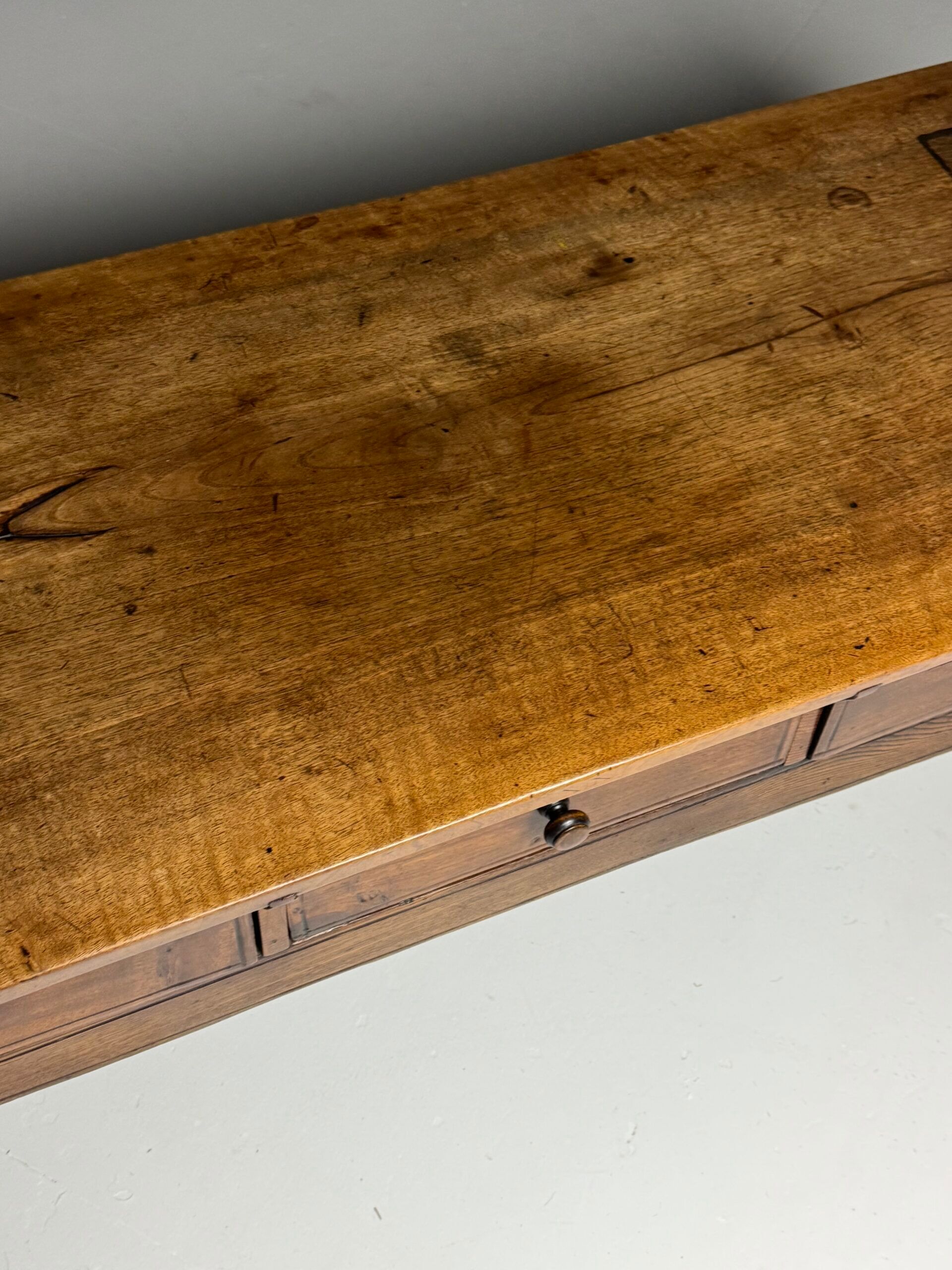 Table basse espagnole du 19ème siècle