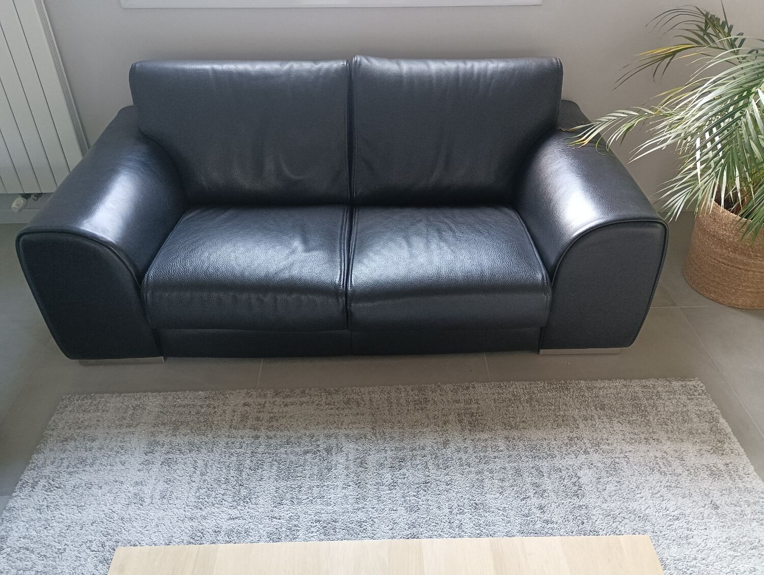 2 black leather sofas Duvivier