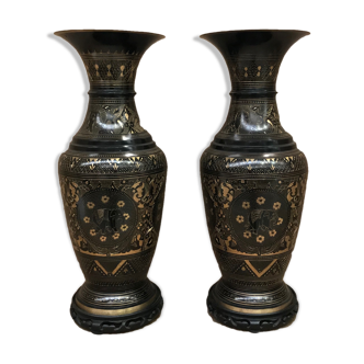 Paire de vases noirs